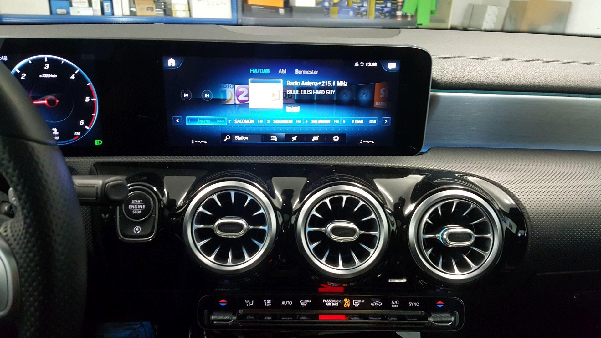 Mercedes A (2019): vzvratna kamera na MBUX sistemu 5