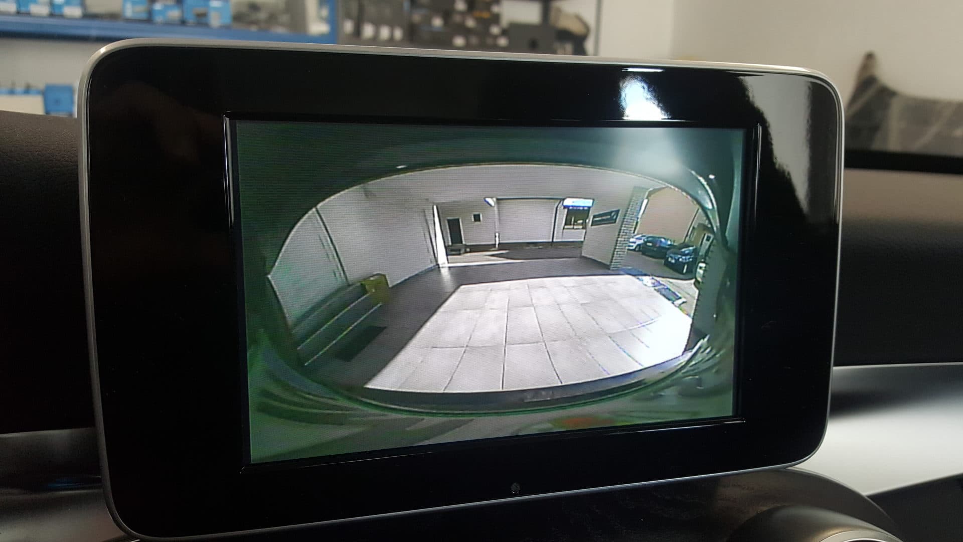 Mercedes C karavan: Kenwood kamera na OEM zaslon 5