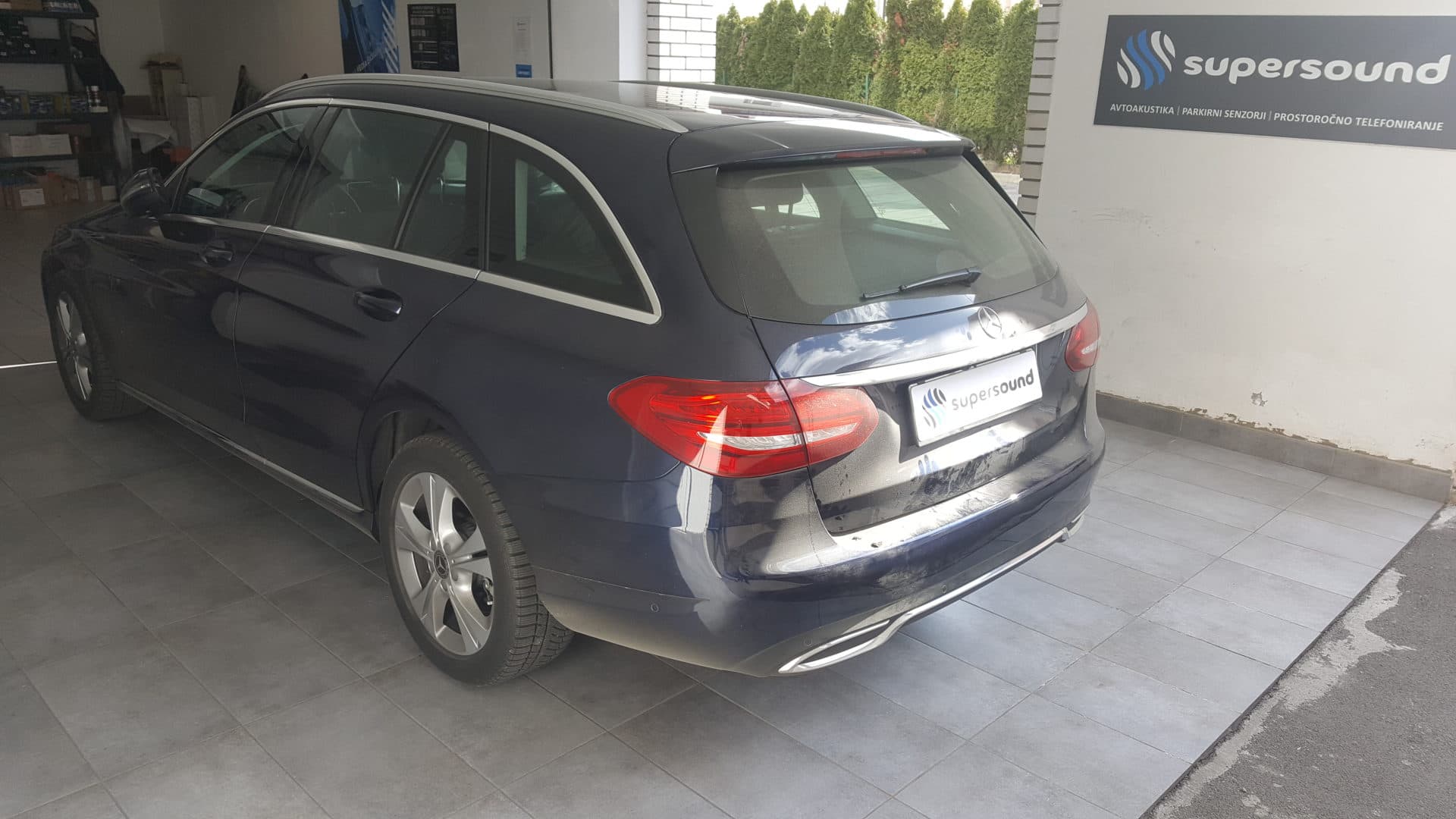 Mercedes C karavan: Kenwood kamera na OEM zaslon 6