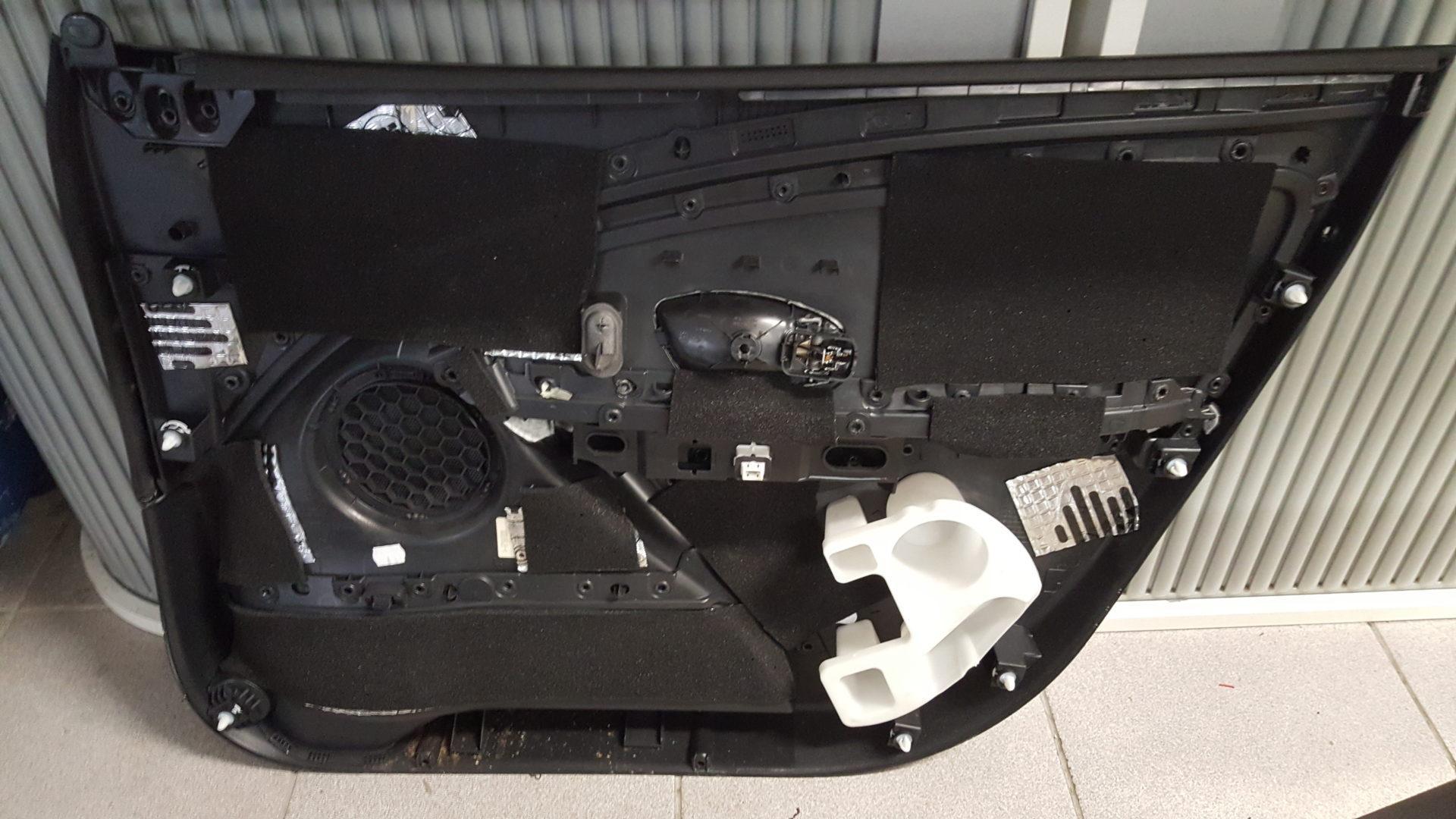 Renault Megane 3: menjava zvočnikov in dodatna izolacija 5