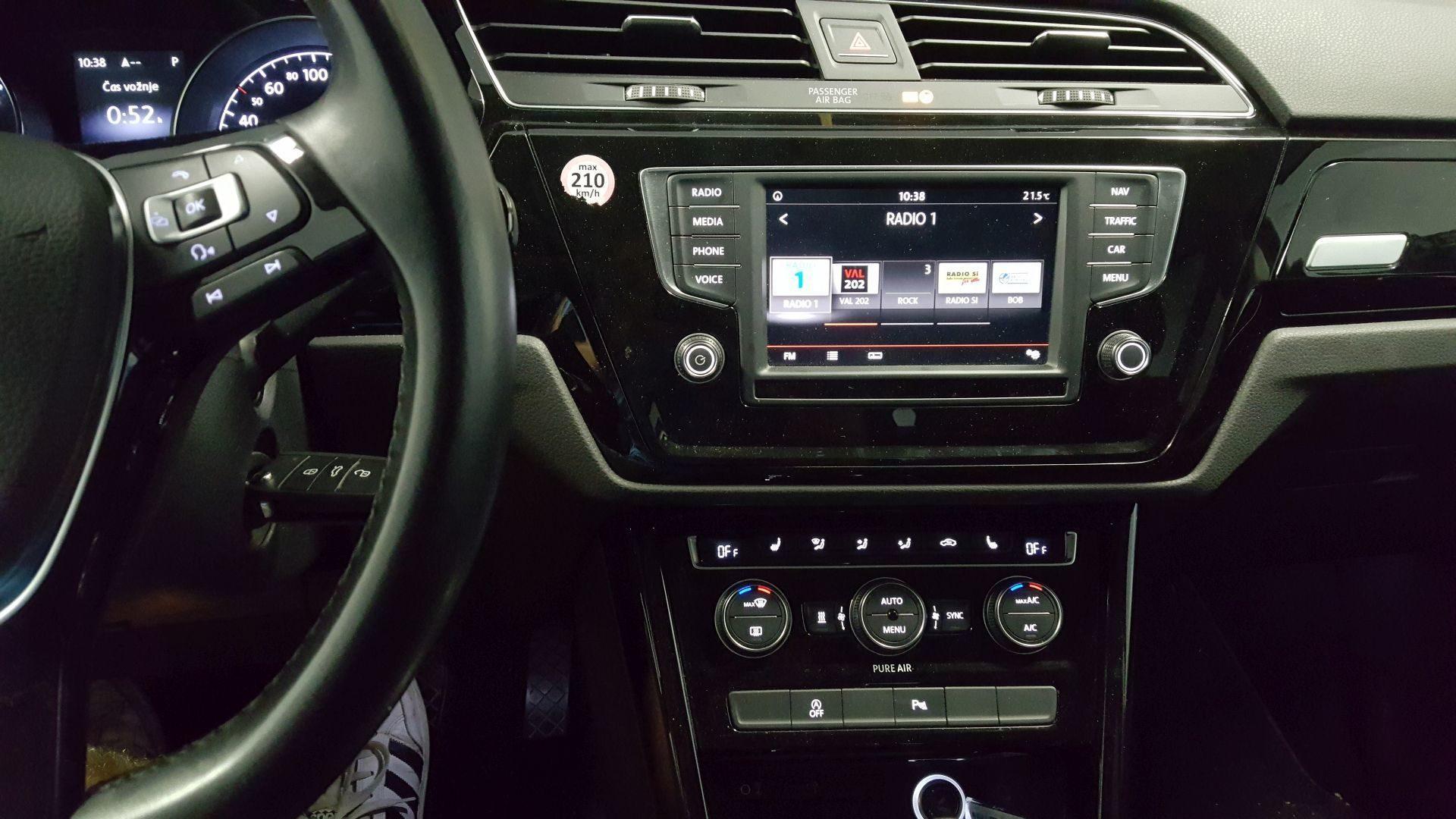 VW Touran: OEM kamera na radio 6