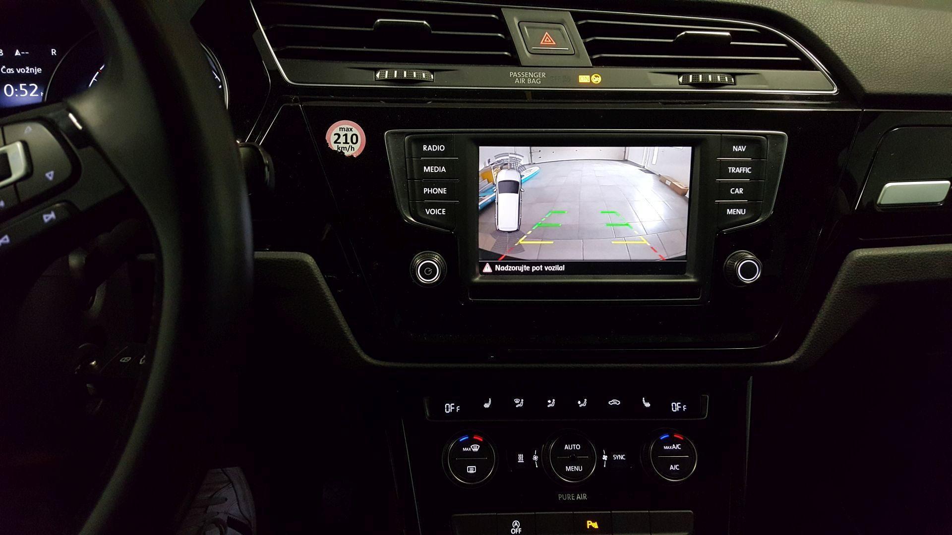 VW Touran: OEM kamera na radio 9
