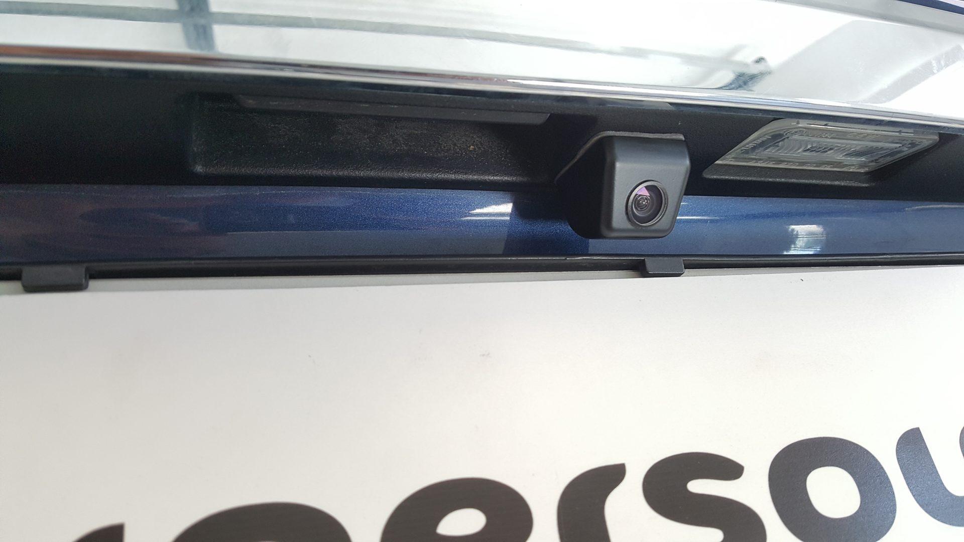 Mercedes B (W246): vzvratna kamera na tovarniškem zaslonu 2