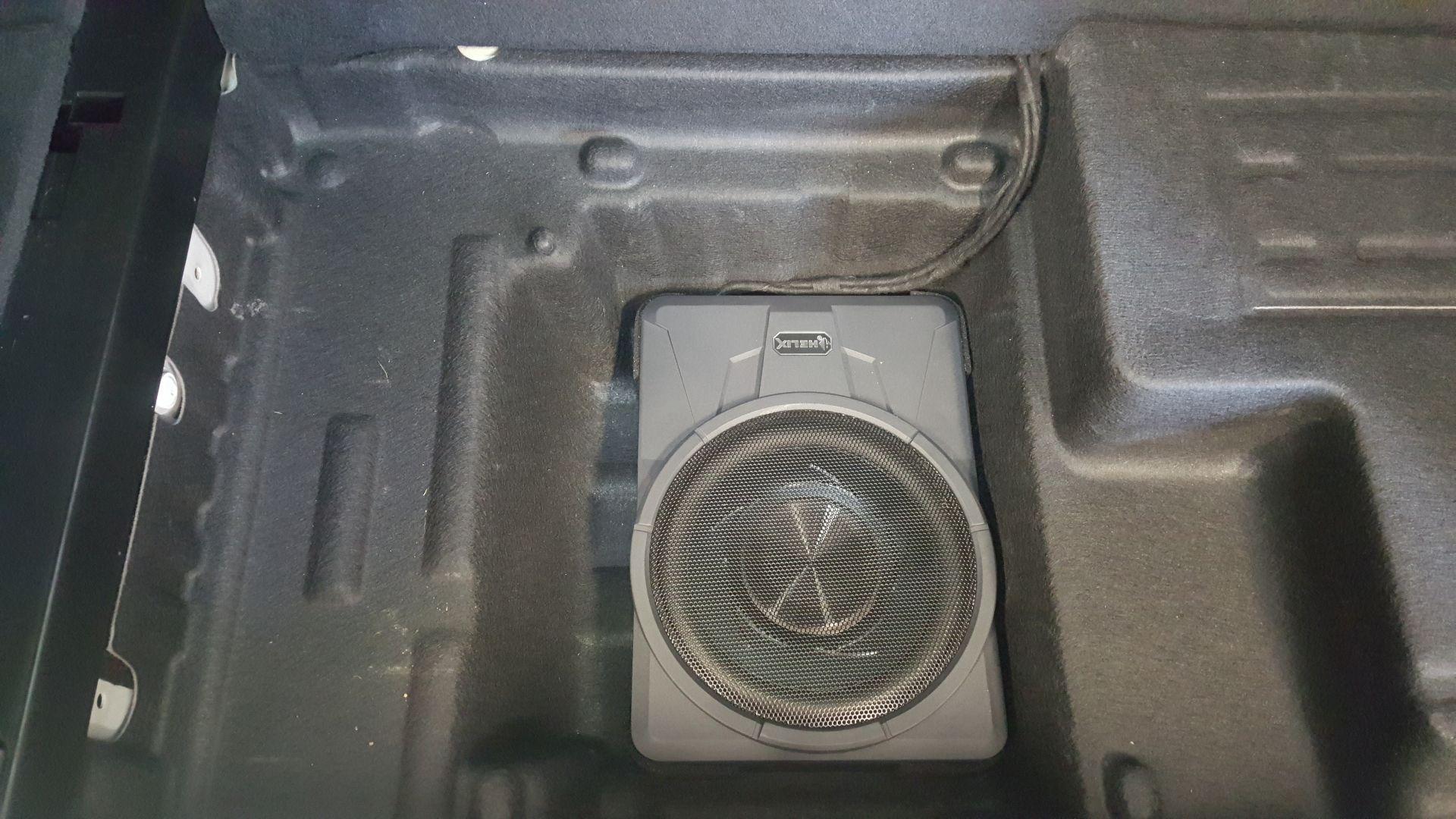 Mercedes C (W205): aktivni nizkotonec Helix U 10A 5