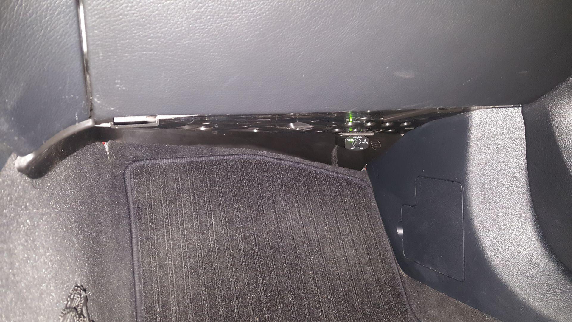 Mercedes C (W205): aktivni nizkotonec Helix U 10A 6