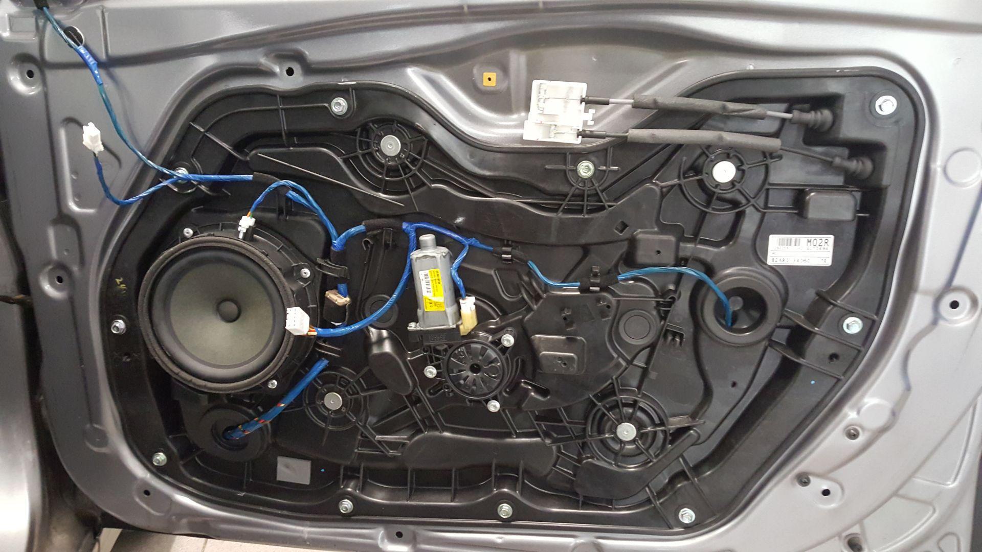 Hyundai Elantra (2012): radio in vsi zvočniki 2