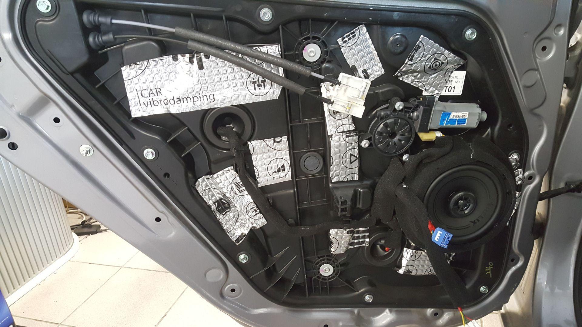 Hyundai Elantra (2012): radio in vsi zvočniki 8
