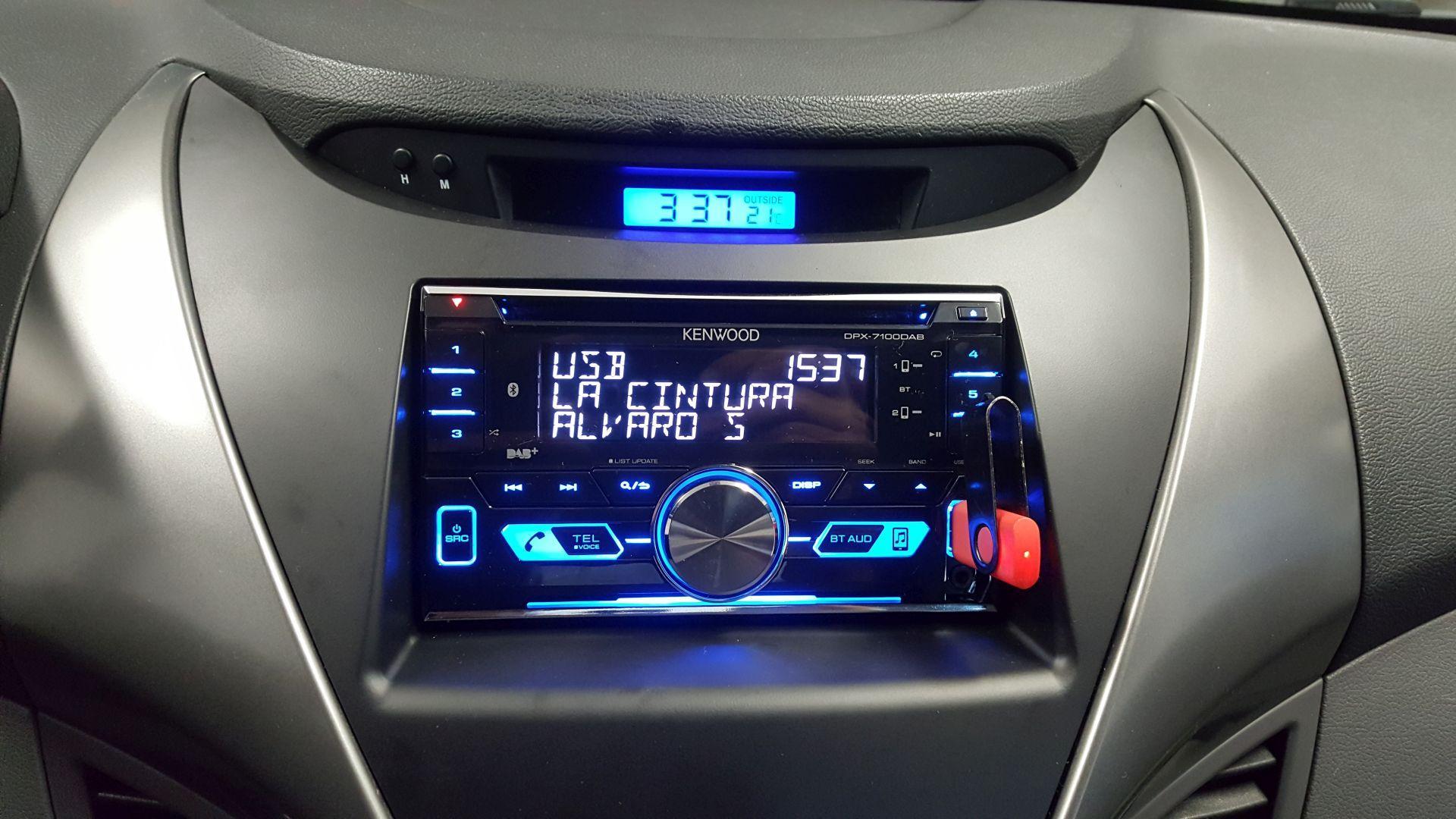 Hyundai Elantra (2012): radio in vsi zvočniki 12