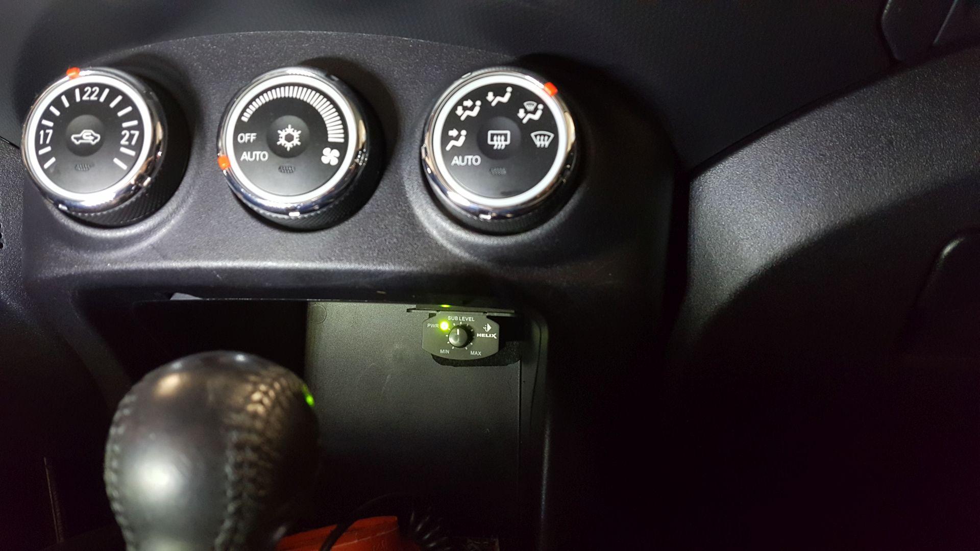 Peugeot 4007: zvočniki in aktivni nizkotonec Helix 12