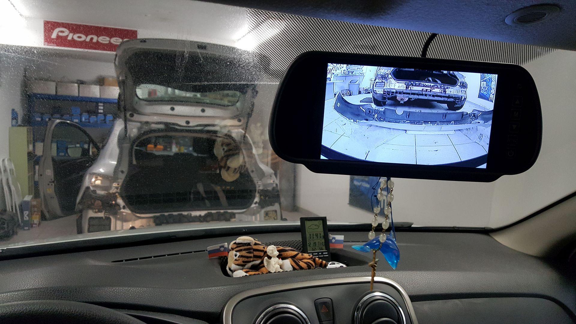 Dacia Sandero: parkirna kamera spredaj in zadaj 10