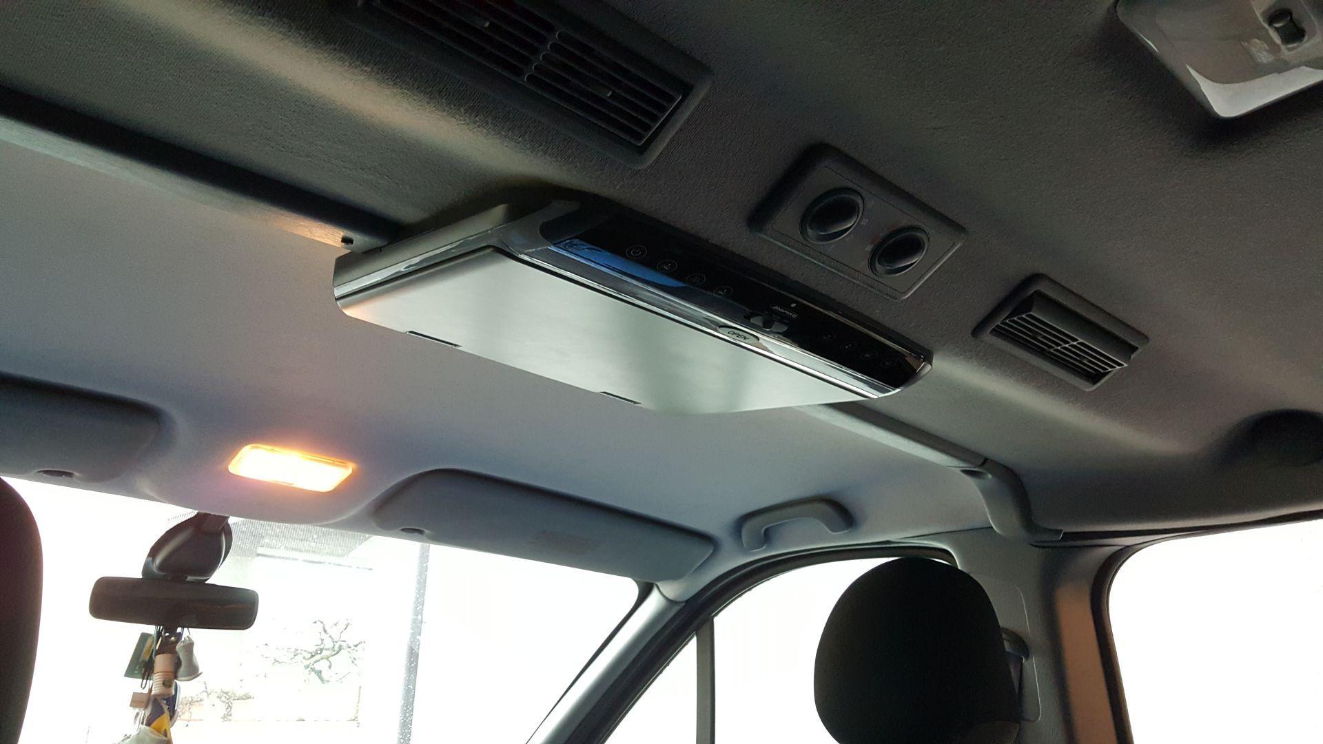 Renault Trafic: stropni LCD zaslon 10.1" 6