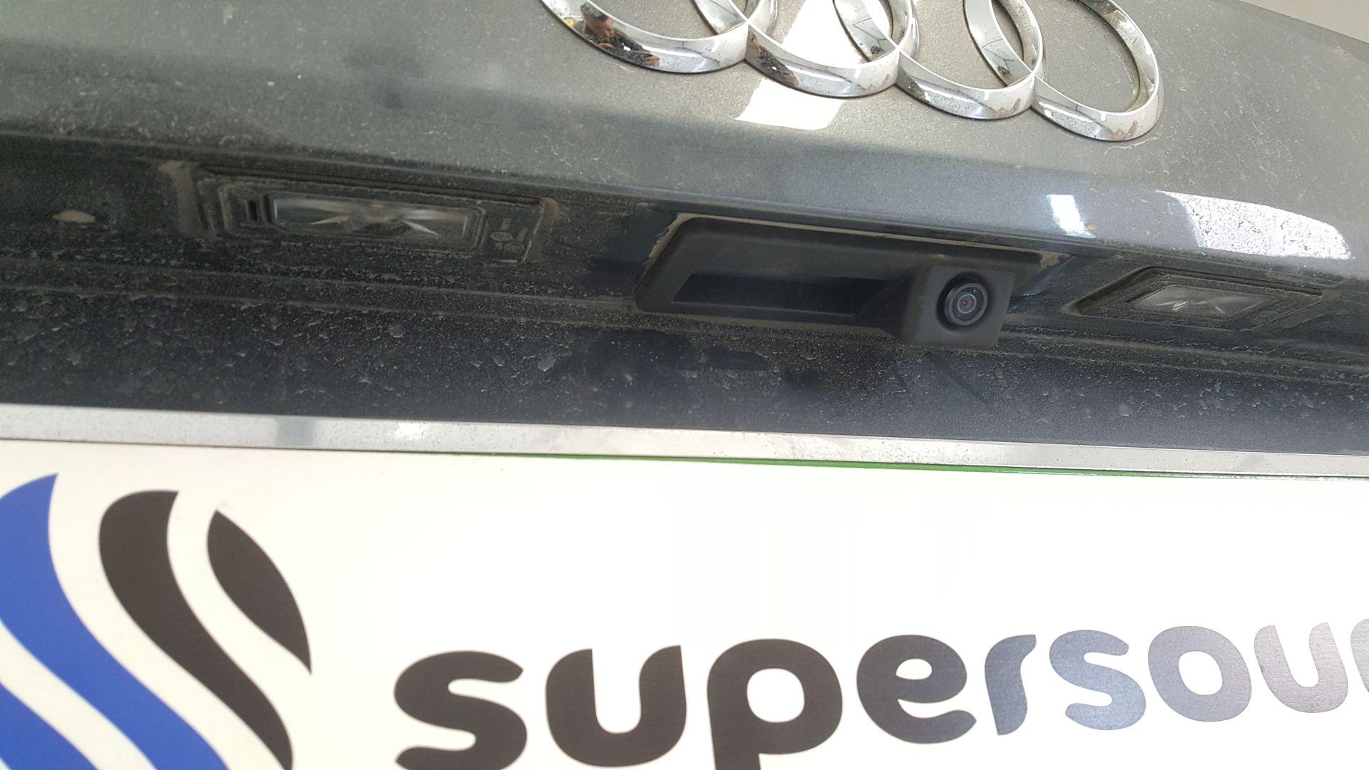 Audi A4 (B9): kamera na tovarniški zaslon 4