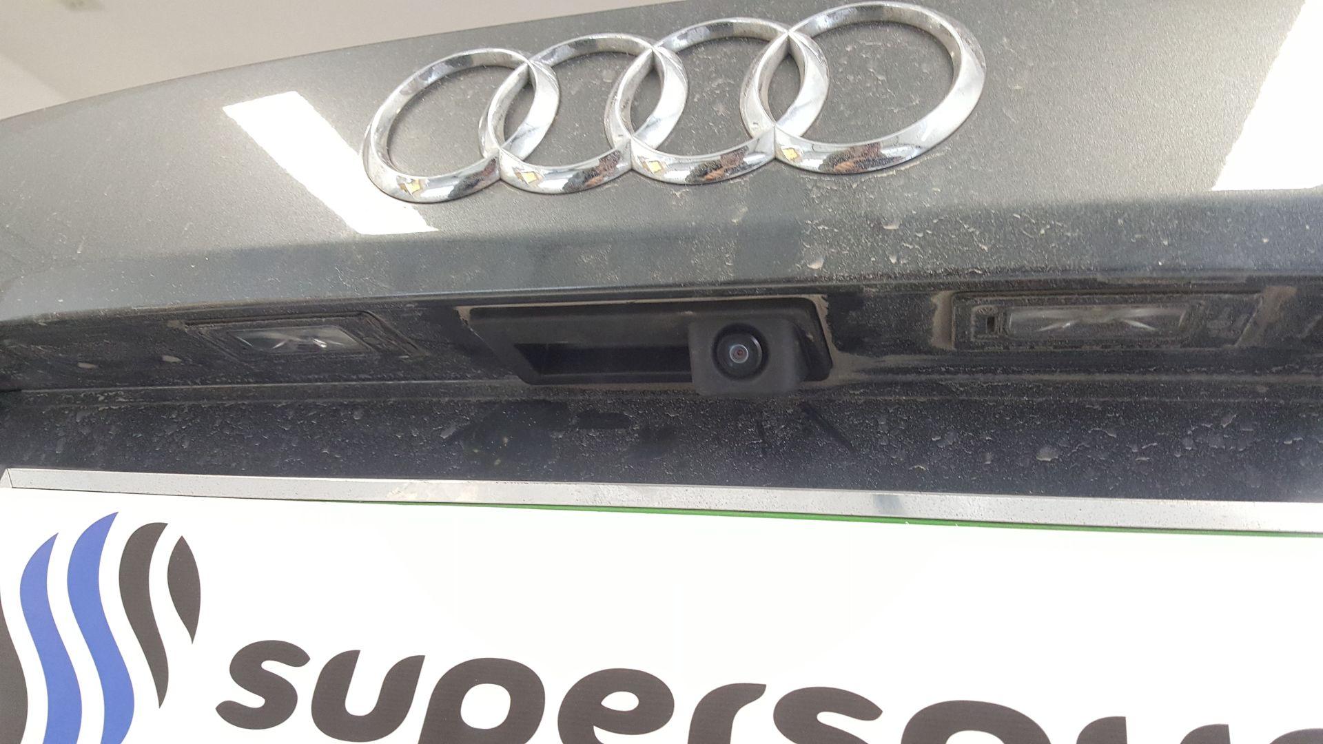 Audi A4 (B9): kamera na tovarniški zaslon 5
