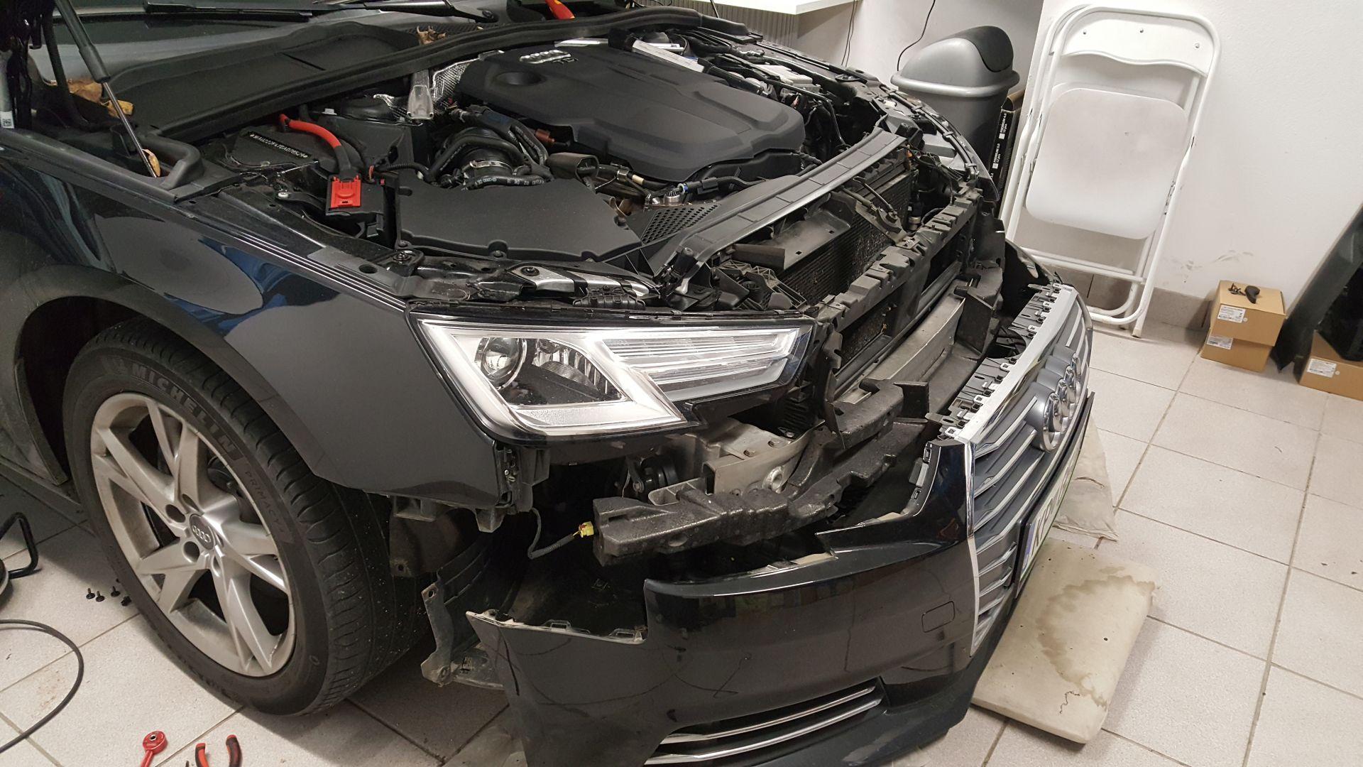 Audi A4 (B9): sprednji senzorji in kamera na OEM zaslonu 2