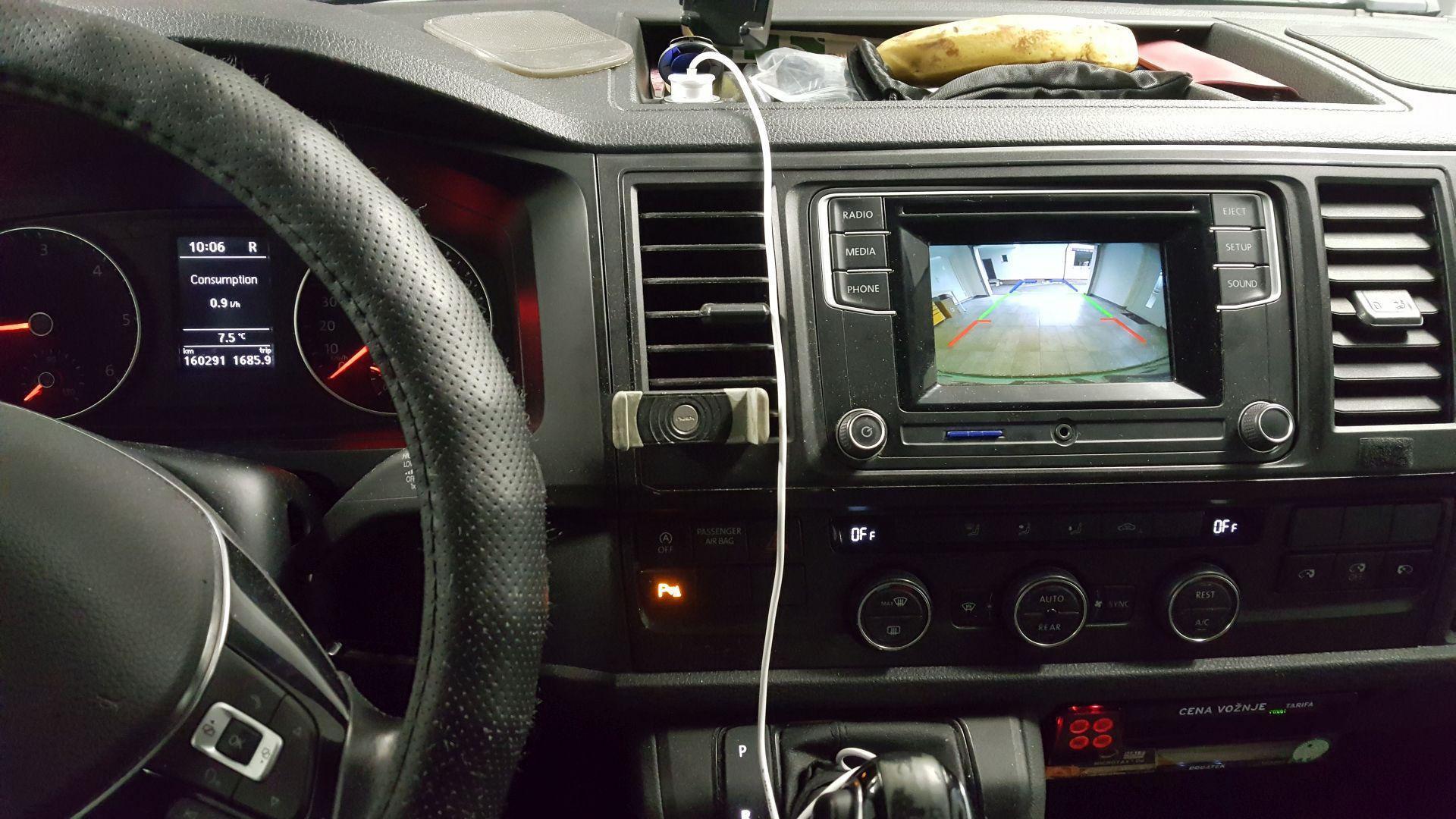 VW Transporter (T6): kamera na tovarniški avtoradio 3