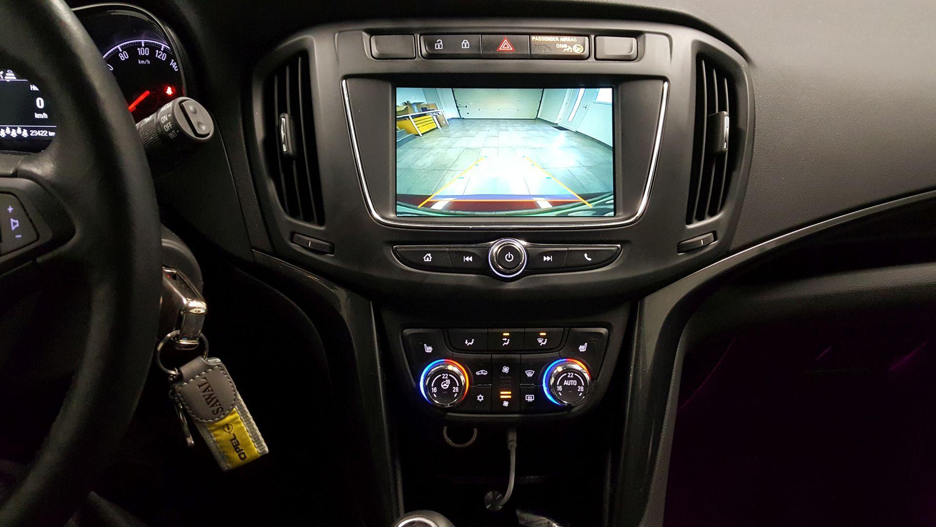 Opel Zafira C: kamera na IntelliLink radio 4