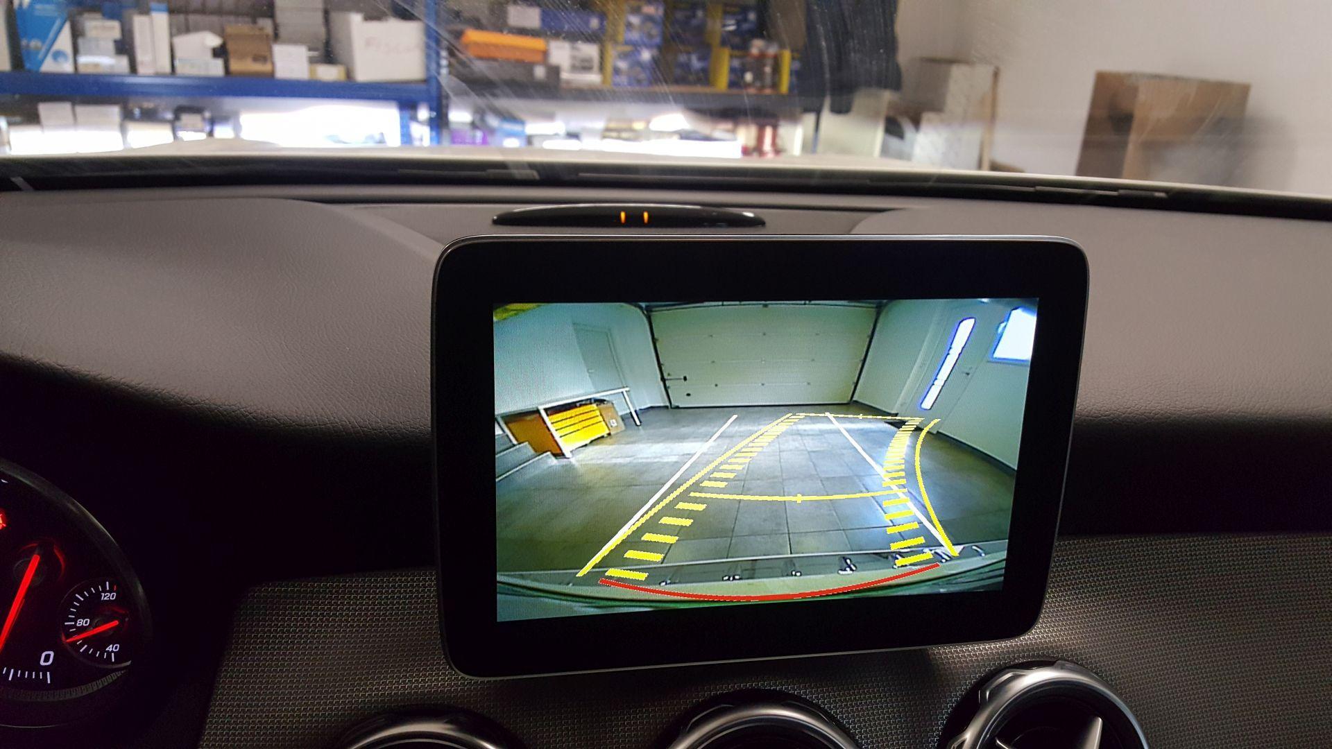 Mercedes GLA (2019): kamera na tovarniškem zaslonu 9