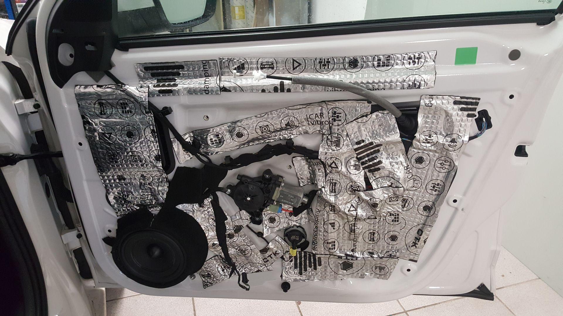 Škoda Octavia 3: sprednji zvočniki in zvočna izolacija 6