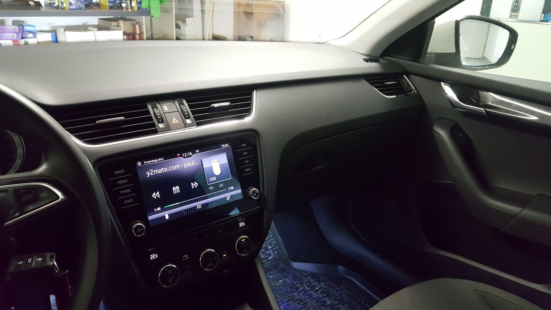 Škoda Octavia 3: sprednji zvočniki in zvočna izolacija 9