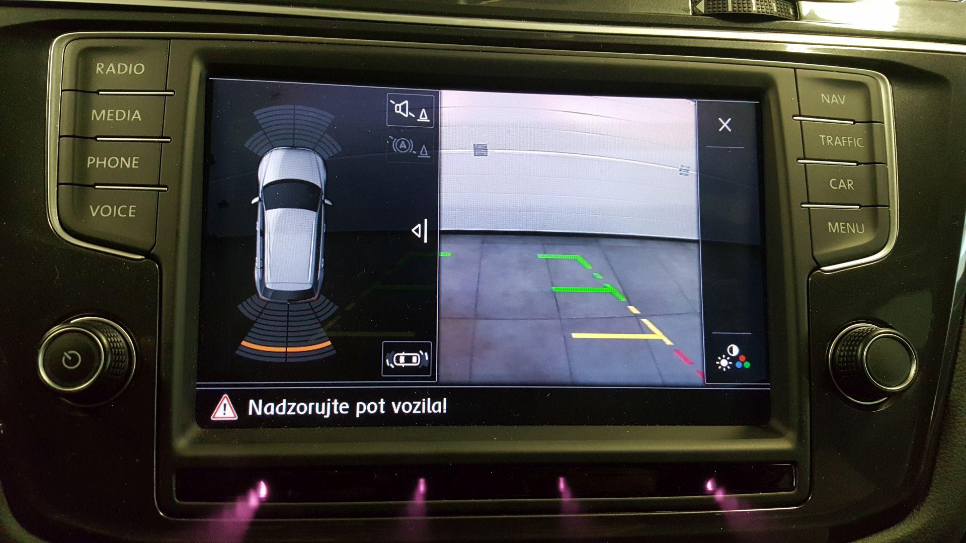 VW Tiguan (2016): tipska kamera na OEM zaslonu 7