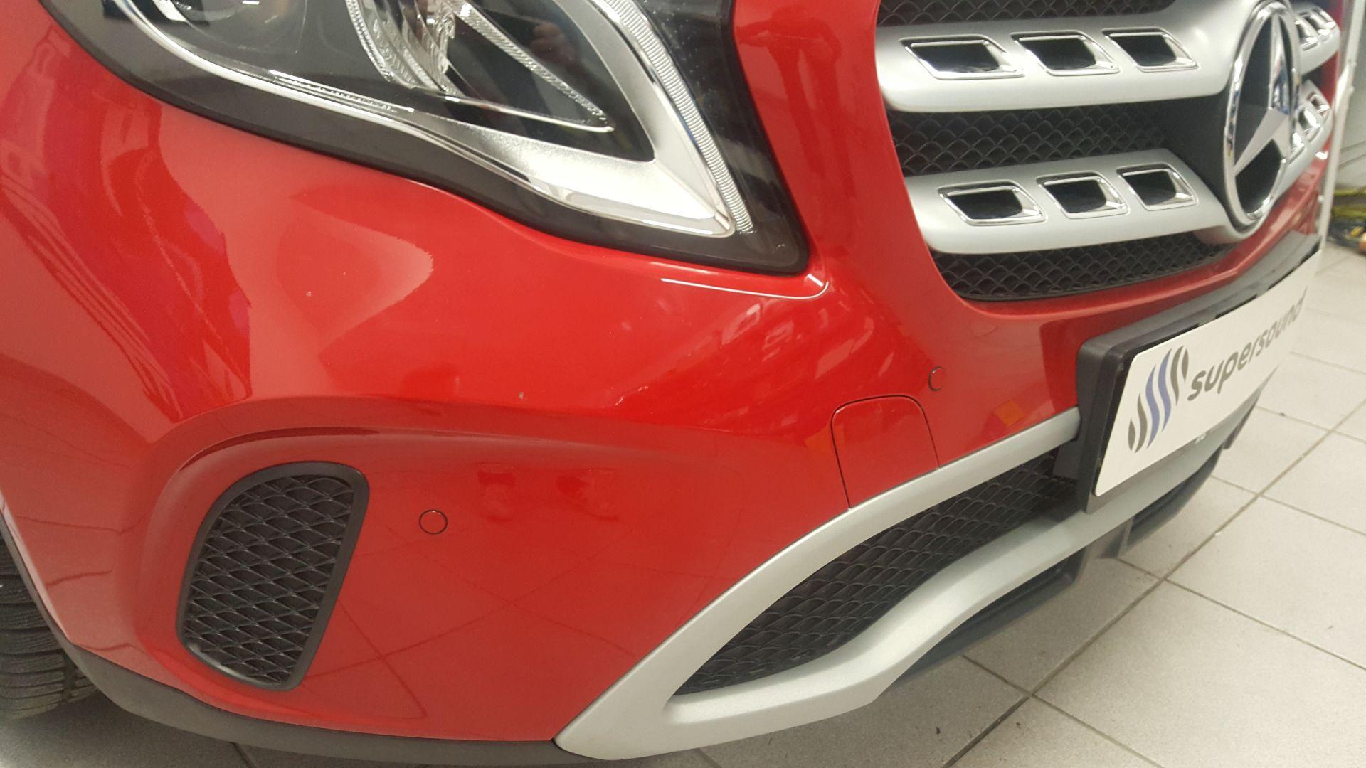 Mercedes GLA: 2x parkirni senzorji in vzvratna kamera 7