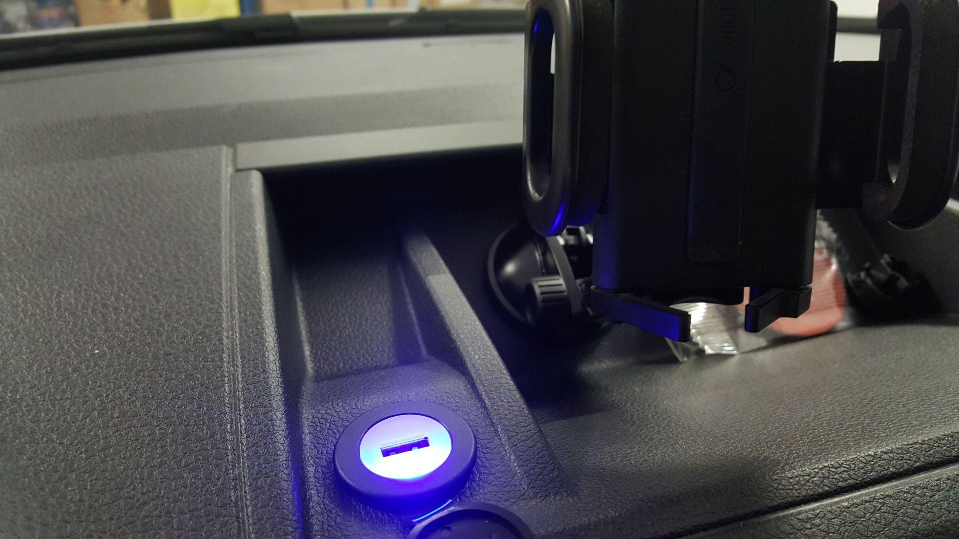 VW Transporter (2016): 2x parkirni senzorji z LED prikazom 14