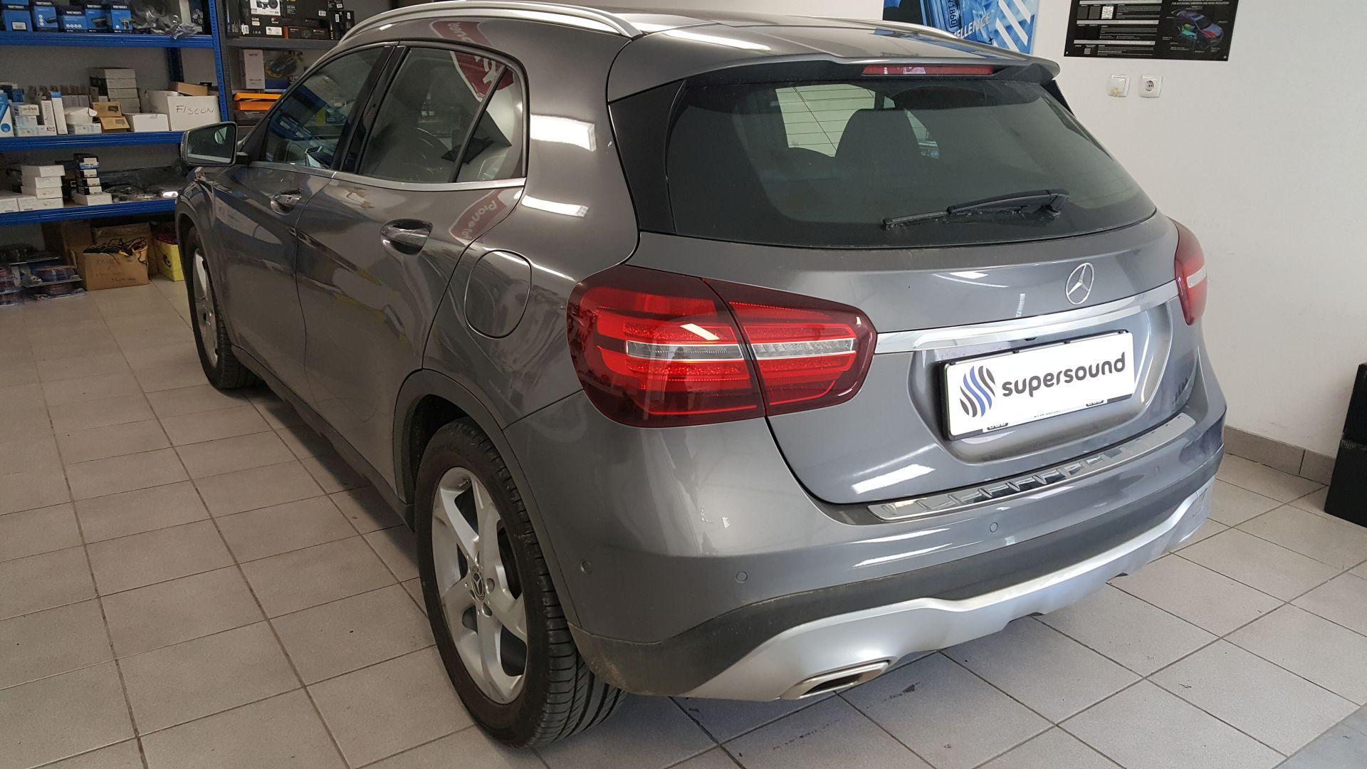 Mercedes GLA (2018): vzvratna kamera na OEM zaslonu 2