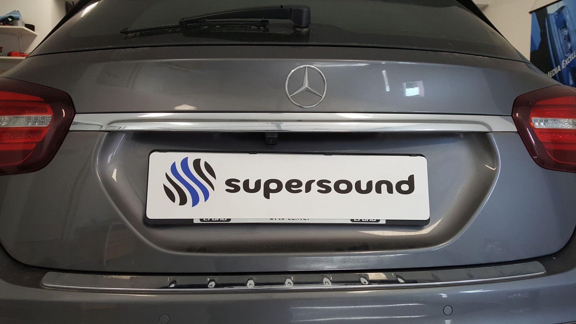 Mercedes GLA (2018): vzvratna kamera na OEM zaslonu 3