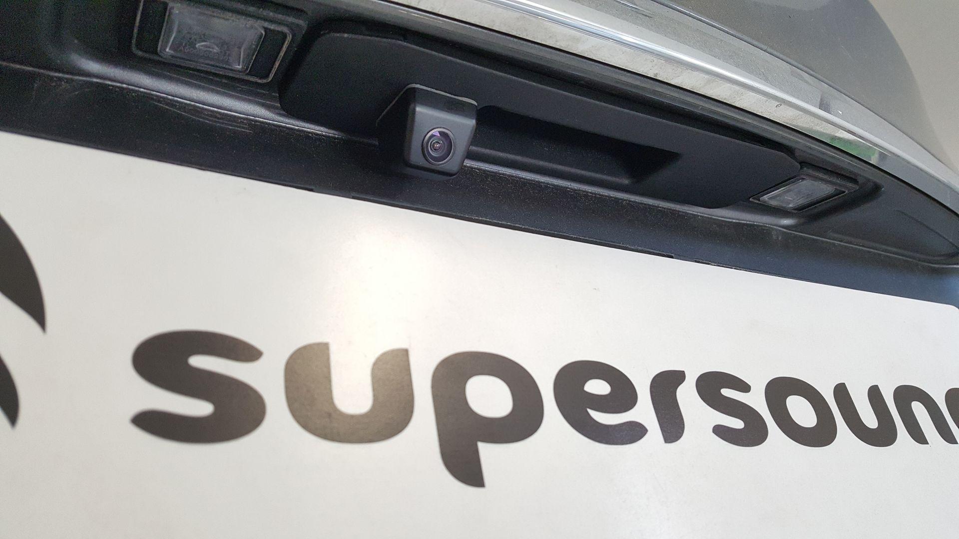 Mercedes GLA (2018): vzvratna kamera na OEM zaslonu 4