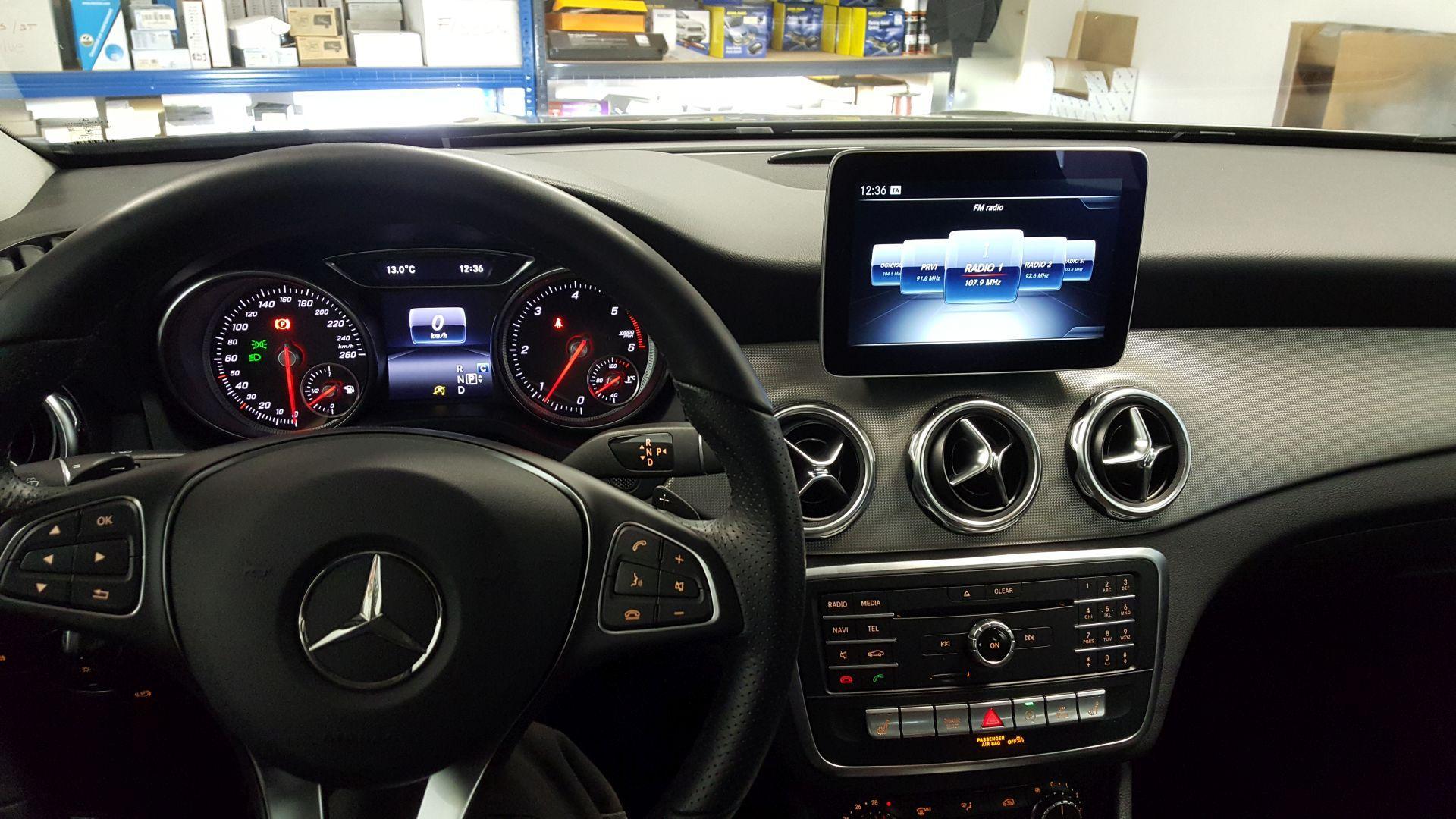 Mercedes GLA (2018): vzvratna kamera na OEM zaslonu 5