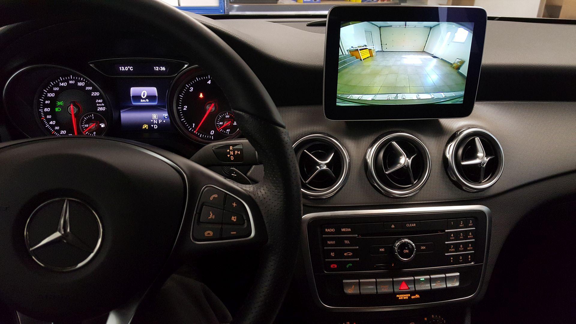 Mercedes GLA (2018): vzvratna kamera na OEM zaslonu 6