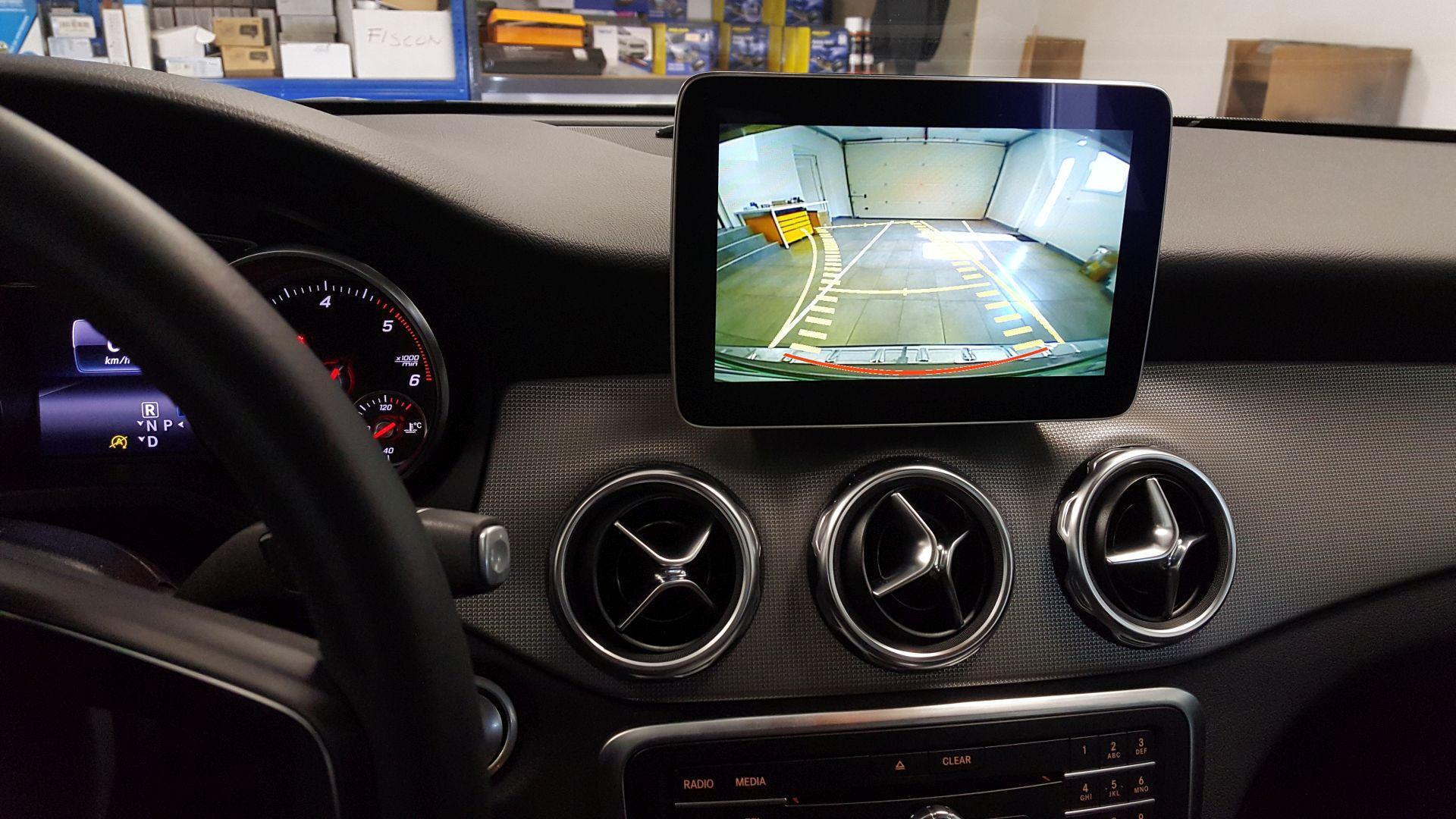 Mercedes GLA (2018): vzvratna kamera na OEM zaslonu 7