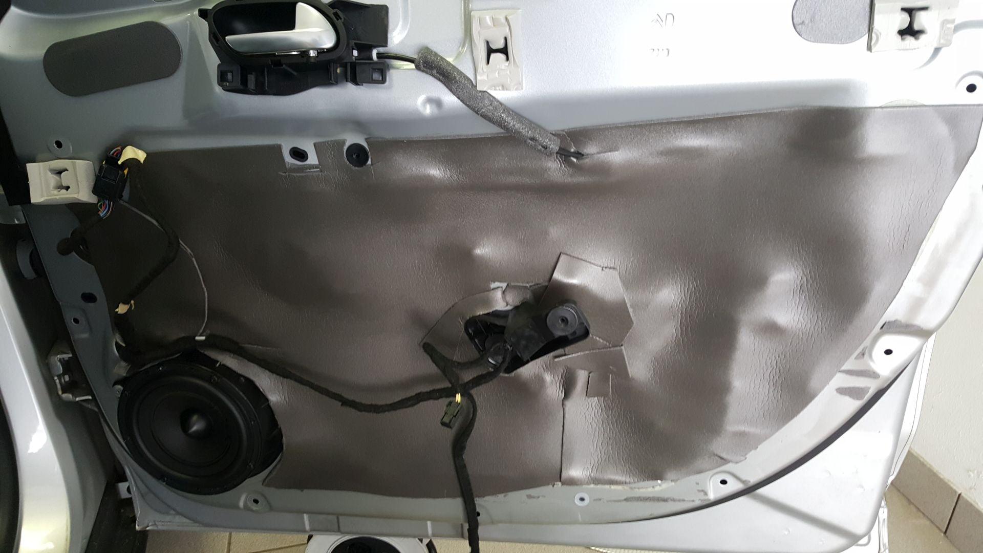 Citroen C5: menjava zvočnikov z zvočno izolacijo 5