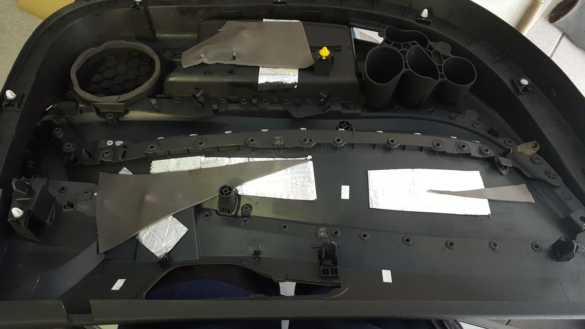 Citroen C5: menjava zvočnikov z zvočno izolacijo 6