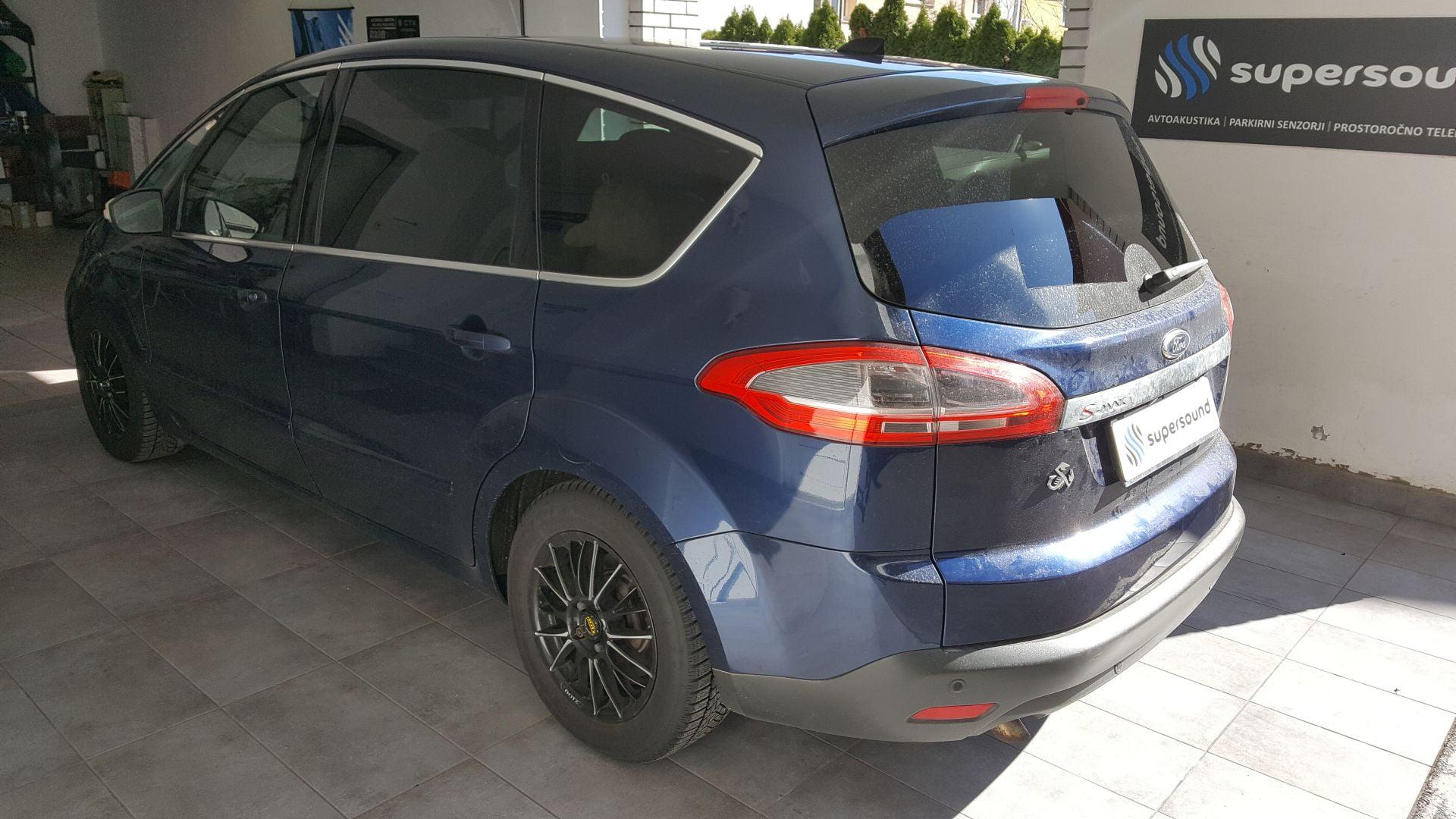 Ford S-Max: vzvratna kamera na dvižni LCD 2