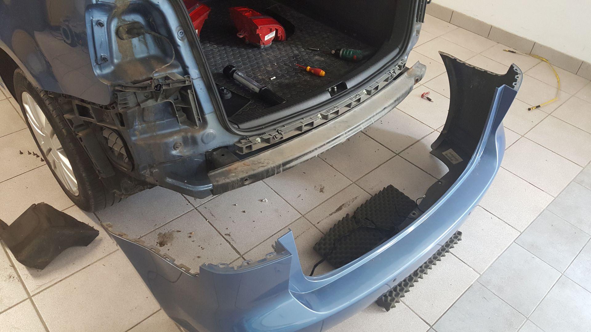 VW Touran: zadnji parkirni senzorji s prikazom 2