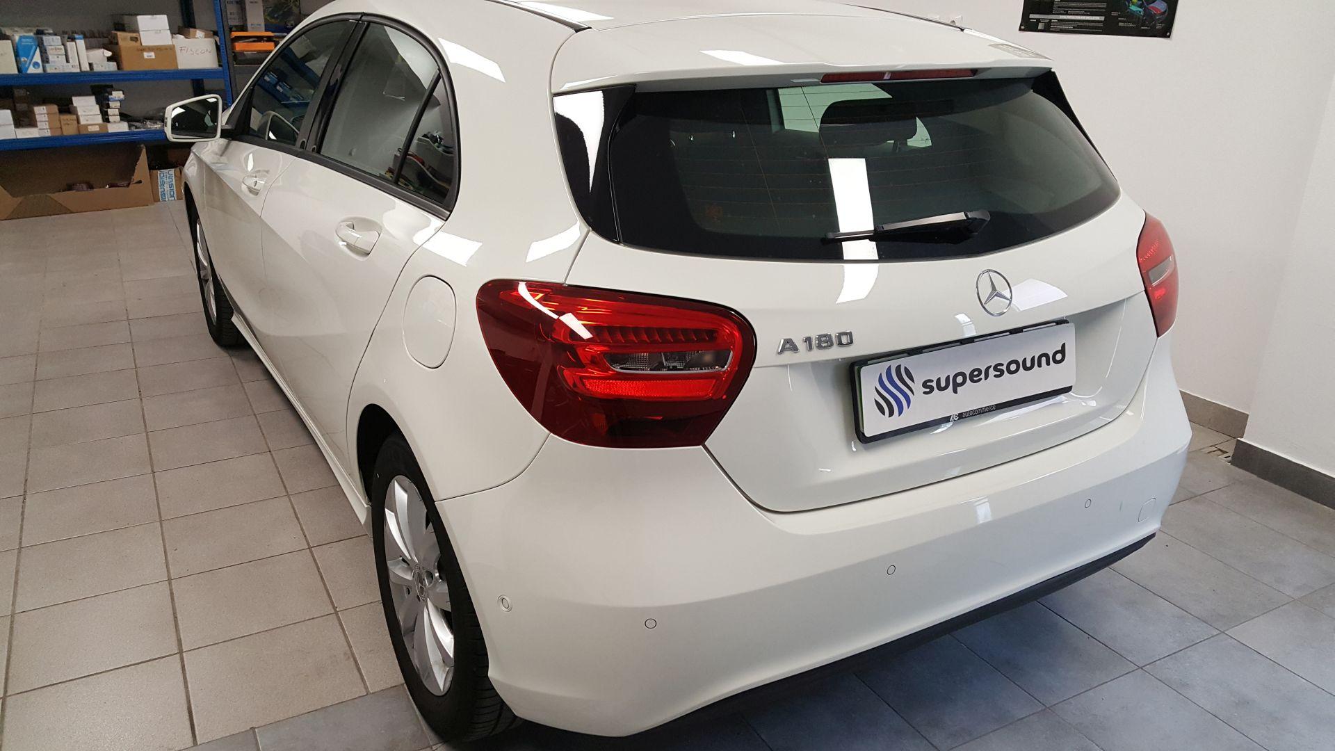 Mercedes A (2019): vzvratna kamera na OEM zaslonu 2