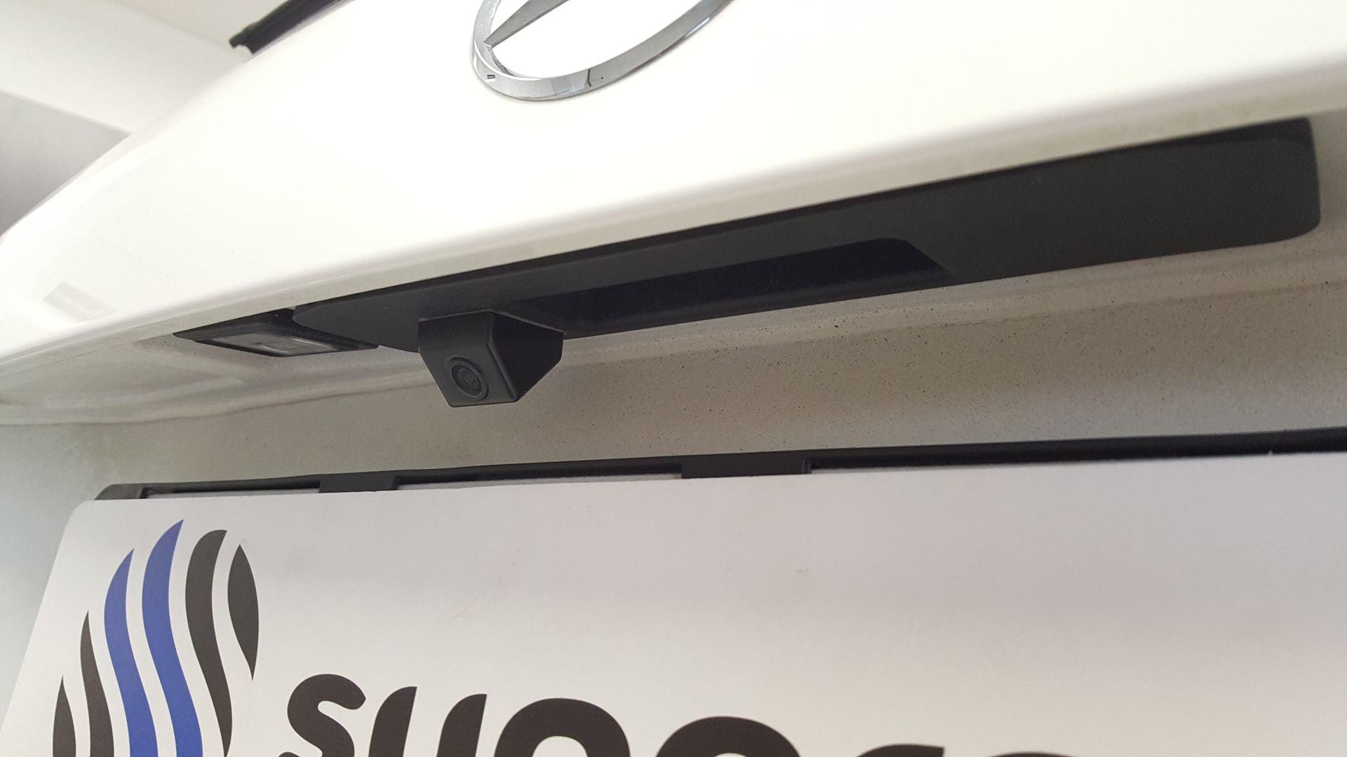 Mercedes A (2019): vzvratna kamera na OEM zaslonu 5