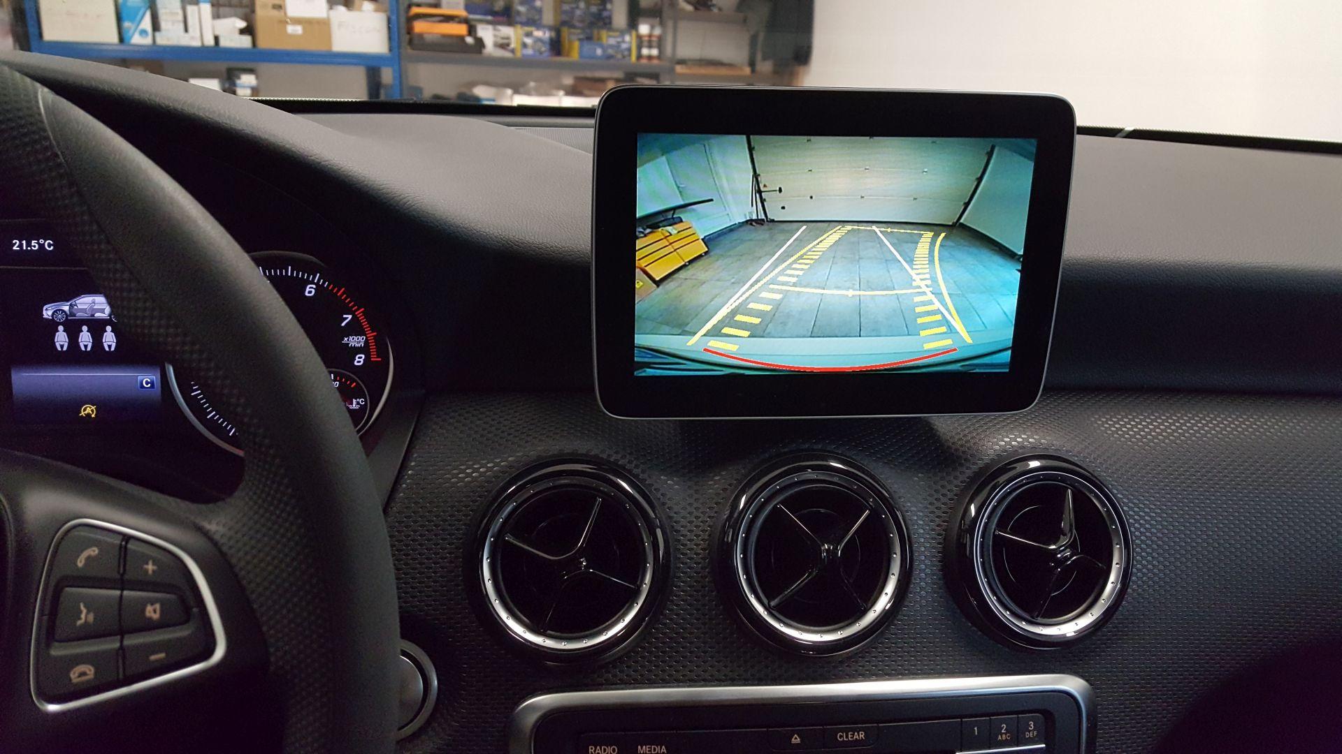 Mercedes A (2019): vzvratna kamera na OEM zaslonu 9