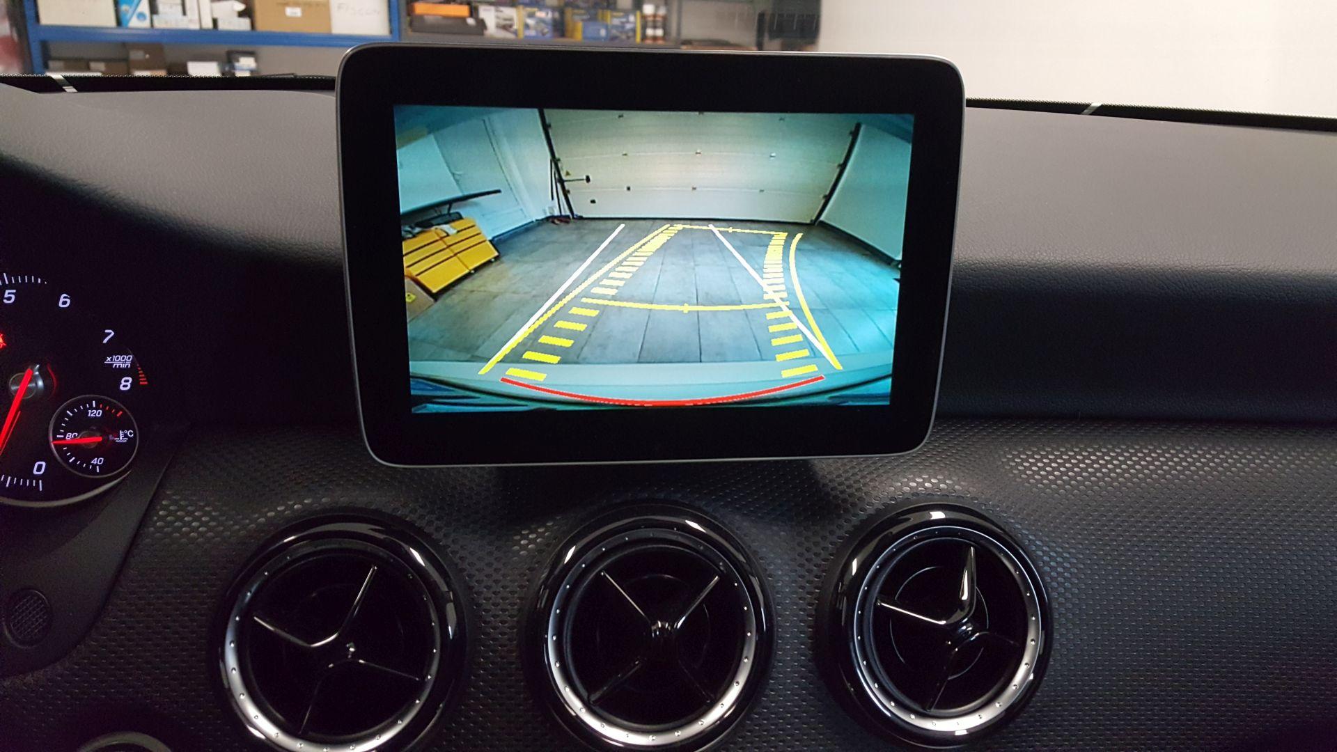 Mercedes A (2019): vzvratna kamera na OEM zaslonu 10