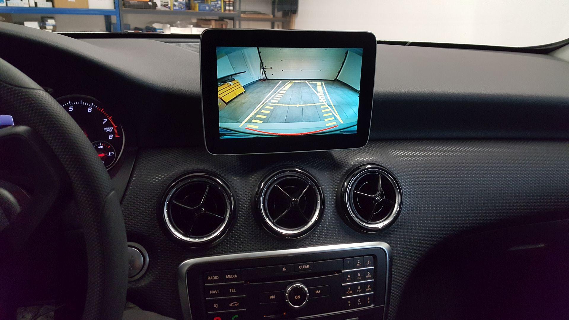 Mercedes A (2019): vzvratna kamera na OEM zaslonu 11