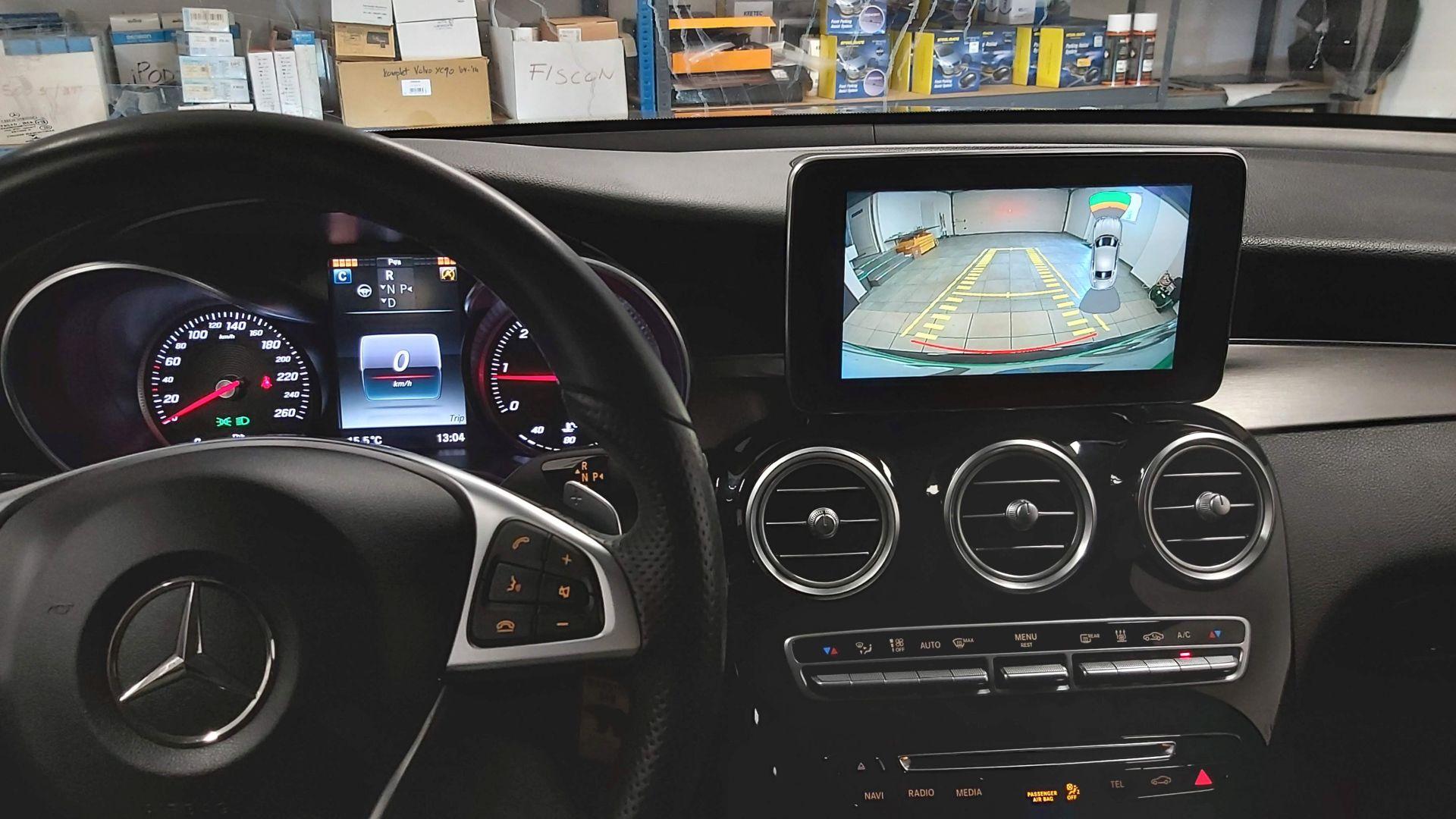 Mercedes GLC (2016): vzvratna kamera na OEM zaslonu 3