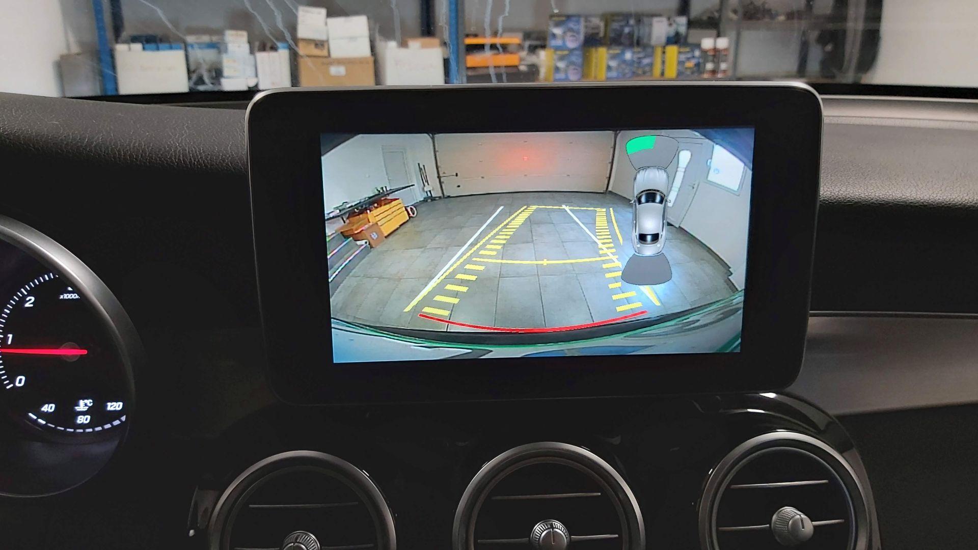 Mercedes GLC (2016): vzvratna kamera na OEM zaslonu 6