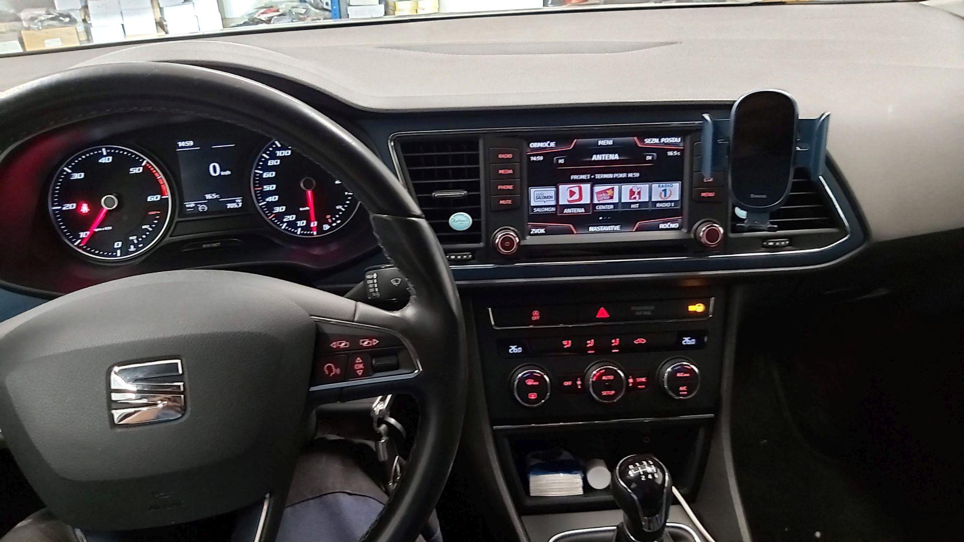 Seat Leon (5F): tovarniški parkirni senzorji 2