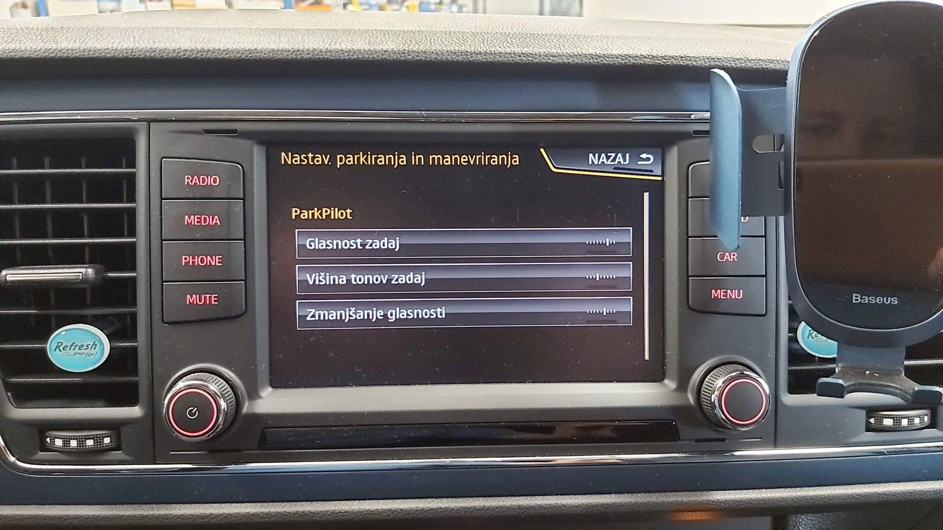 Seat Leon (5F): tovarniški parkirni senzorji 5