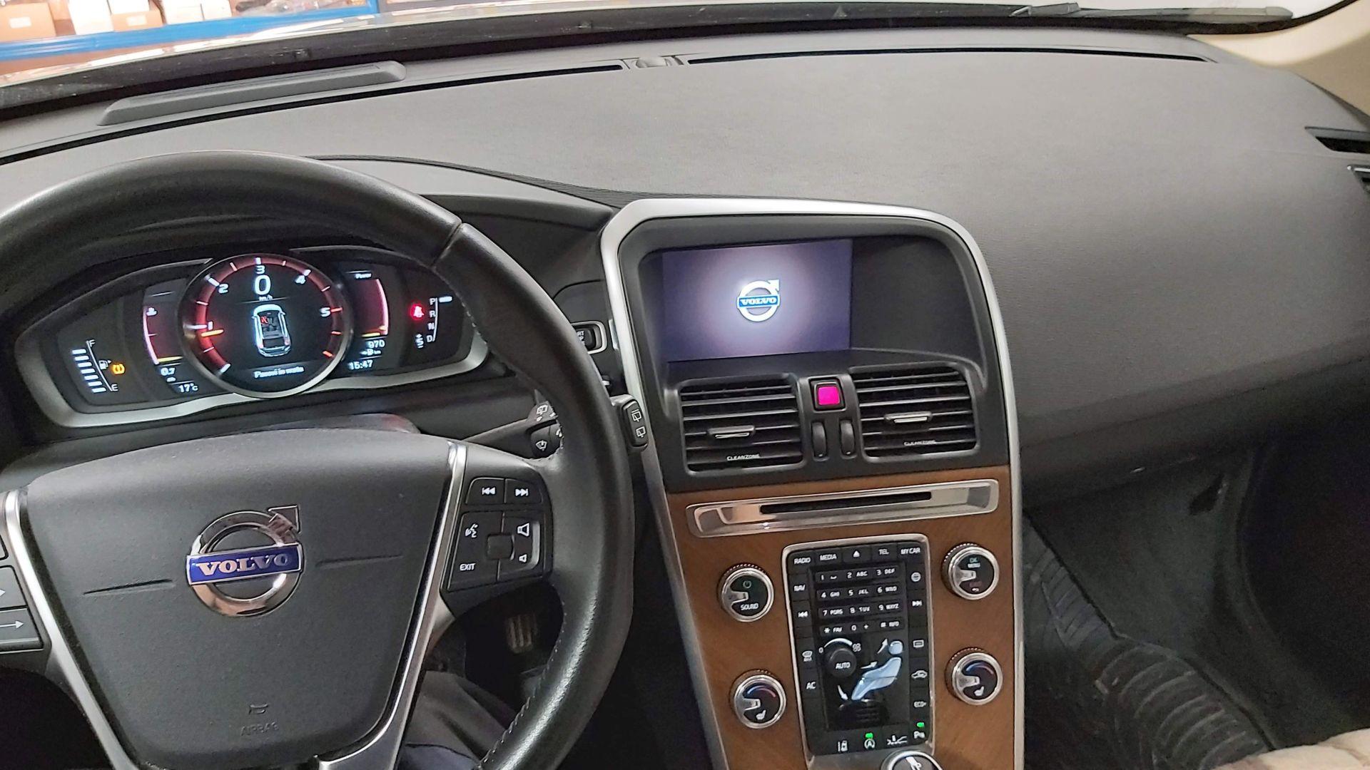 Volvo XC60: kamera in sprednji senzorji 7