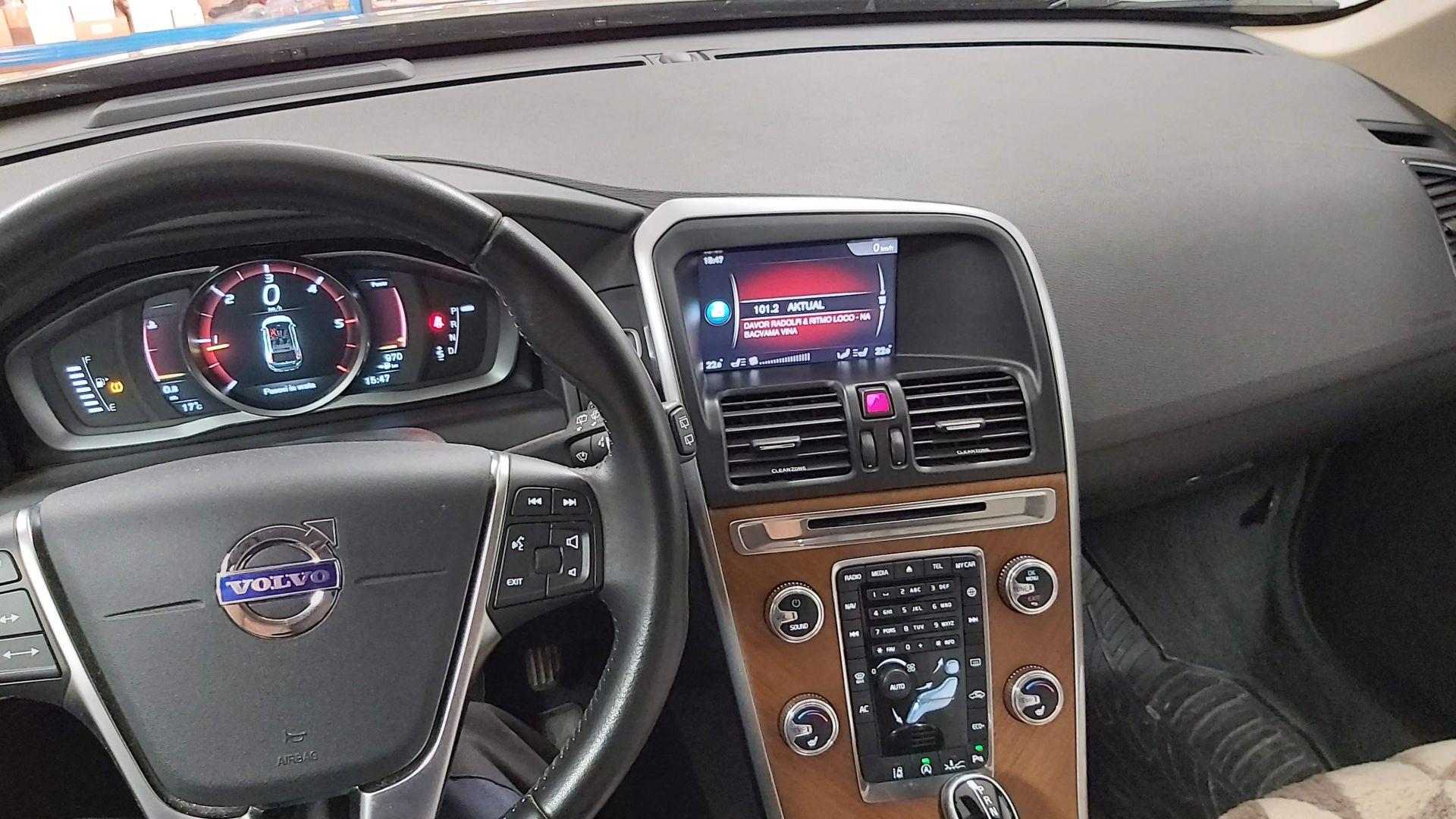 Volvo XC60: kamera in sprednji senzorji 8