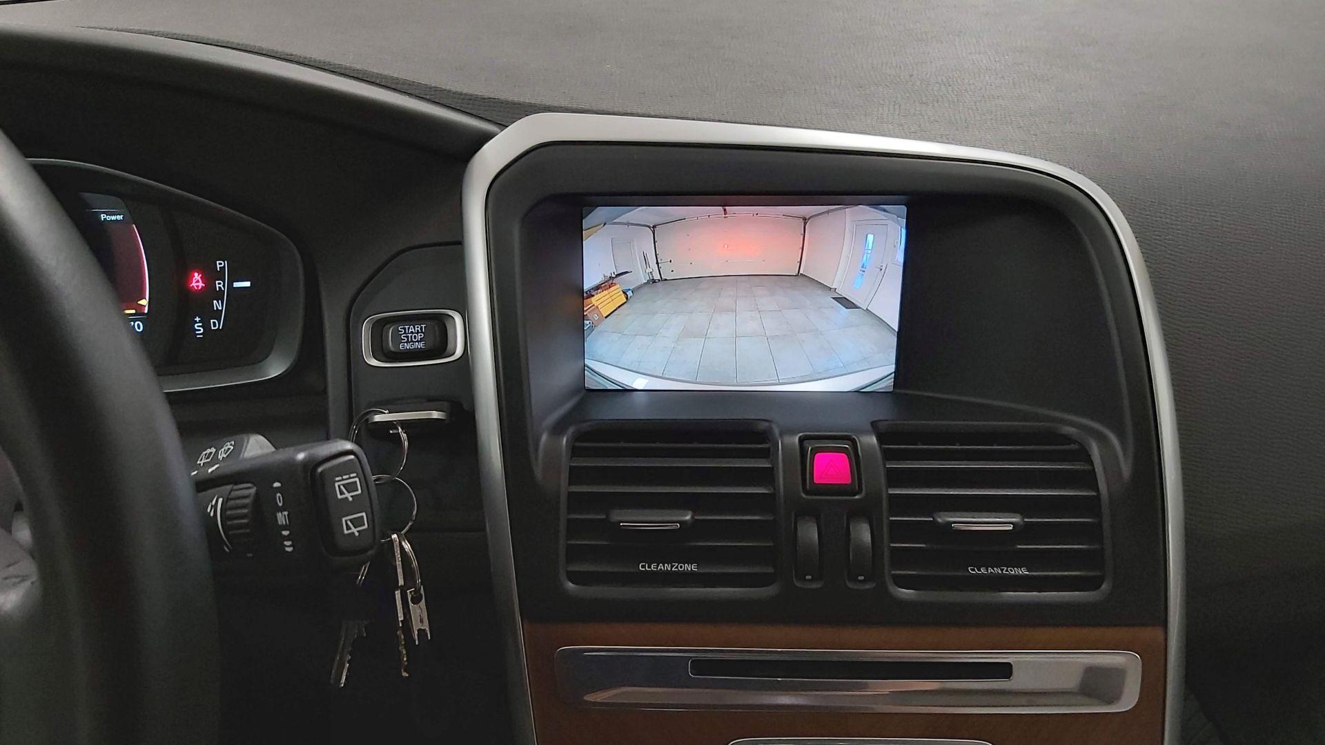 Volvo XC60: kamera in sprednji senzorji 9