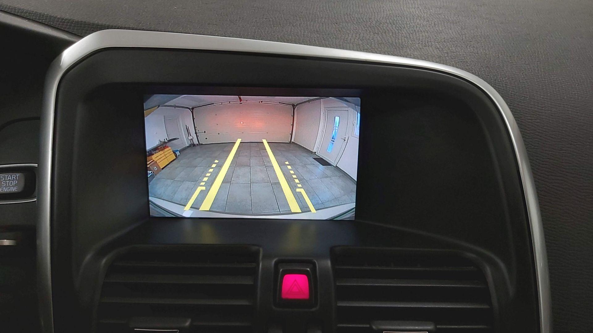 Volvo XC60: kamera in sprednji senzorji 11