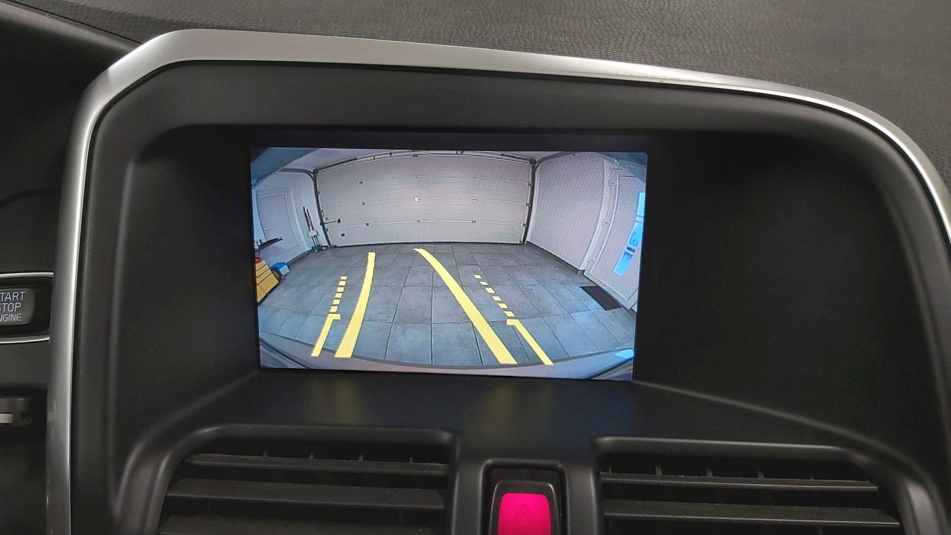 Volvo XC60: kamera in sprednji senzorji 12